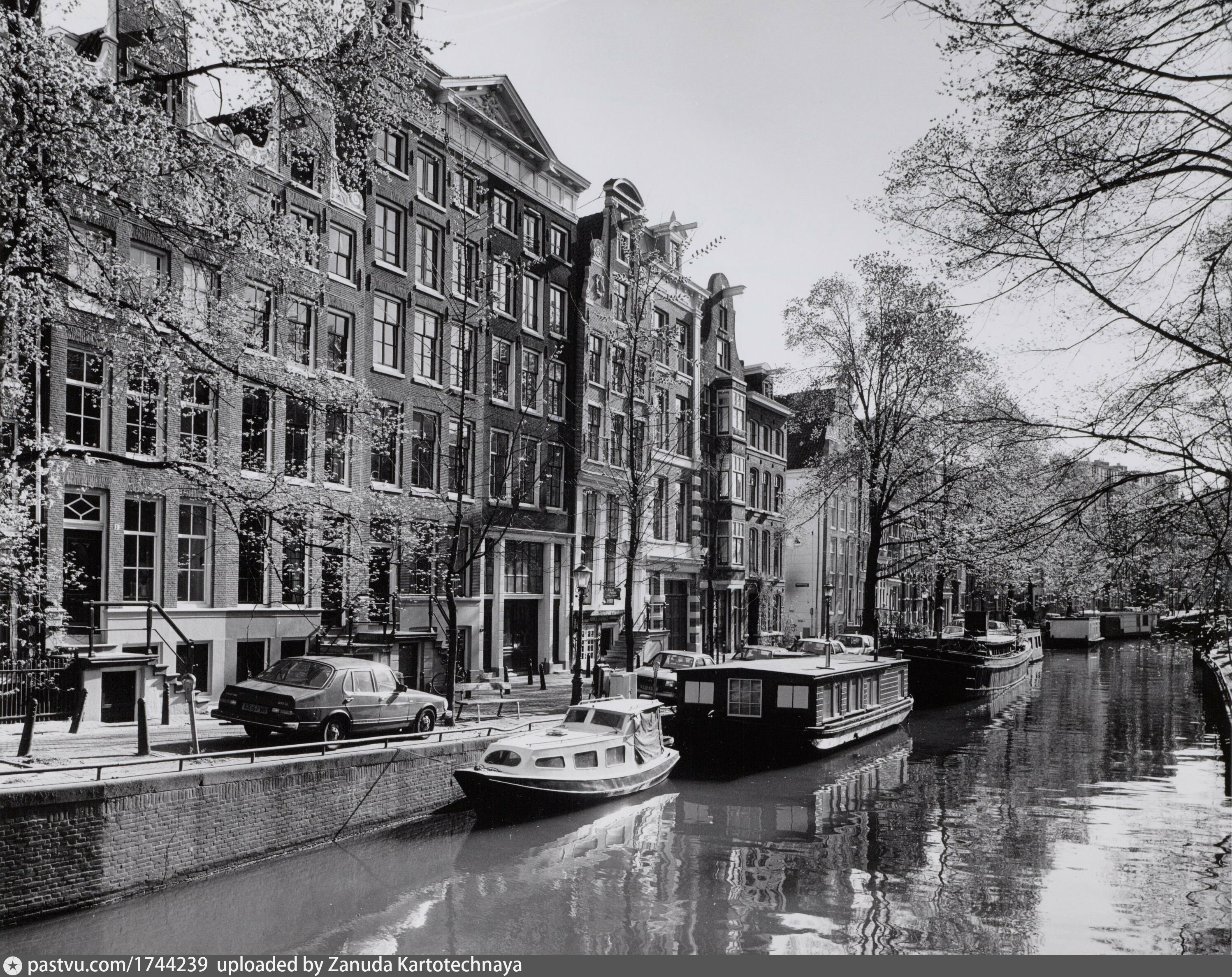 Raamgracht 1 3 5 Enz V L N R Gezien Richting Zwanenburgwal En