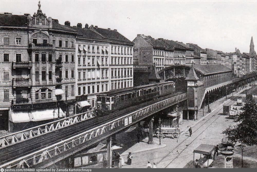 Hochbahnhof am Kottbusser Tor und Skalitzer Straße