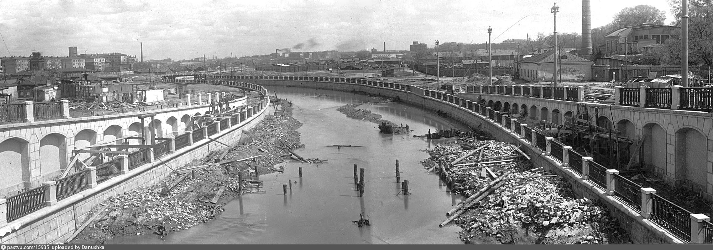 Какие города были в 1930 году. Река Яуза обмелела. Река Яуза Москва 50е. Москва-река обмелела 1930 год. Набережная Москвы реки Дорогомилово 1930.