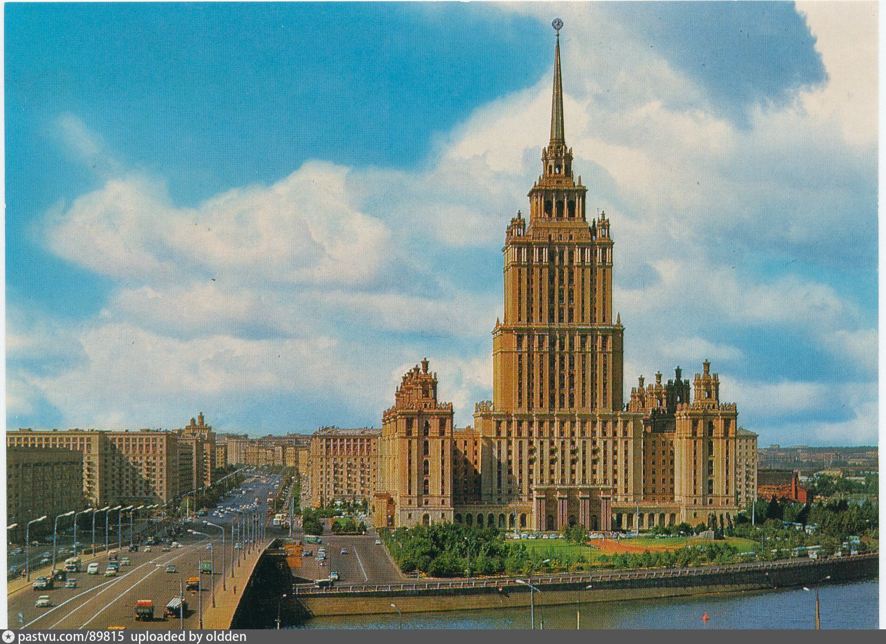 Сталинская высотка в Москве Украина