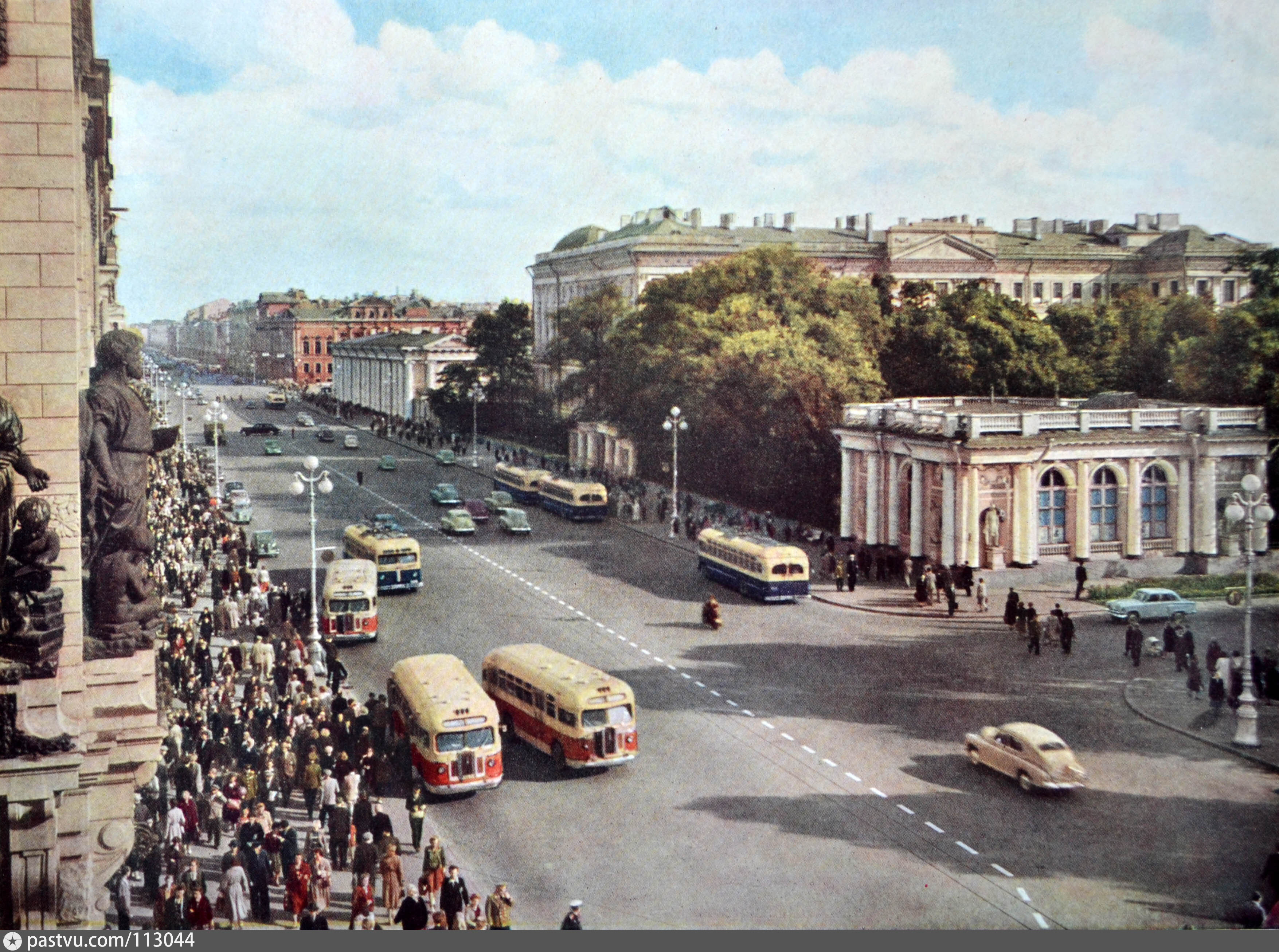 Санкт советские. Невский проспект в 1950 Ленинград. Невский проспект 1940. Невский проспект Ленинград до войны. Ленинград город 1940.