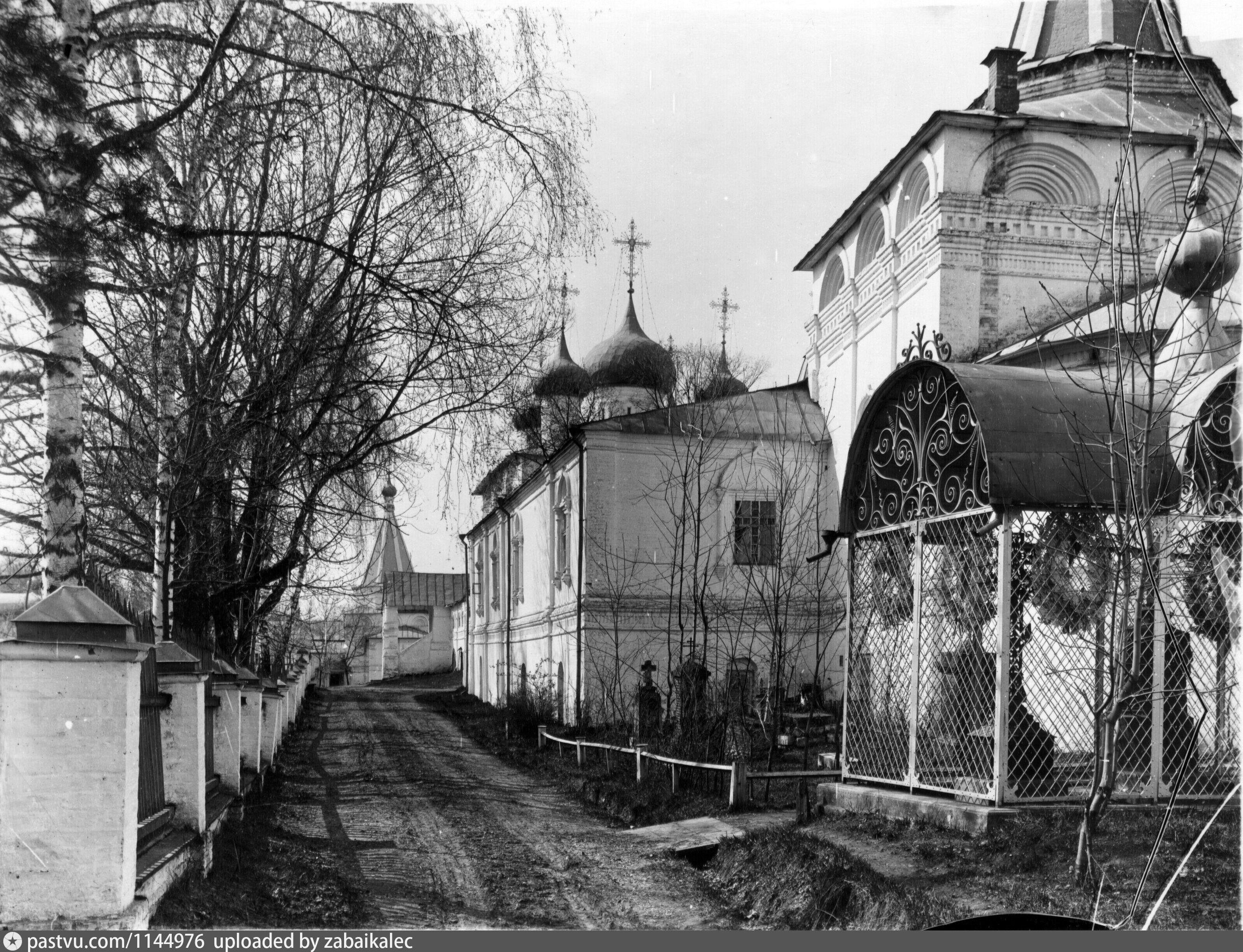 Нижний новгород старые храмы. Старо Печерский монастырь Нижний Новгород. Вознесенская Церковь Нижний Новгород. Печерский Вознесенский монастырь. Печеро Вознесенский монастырь Нижний Новгород.