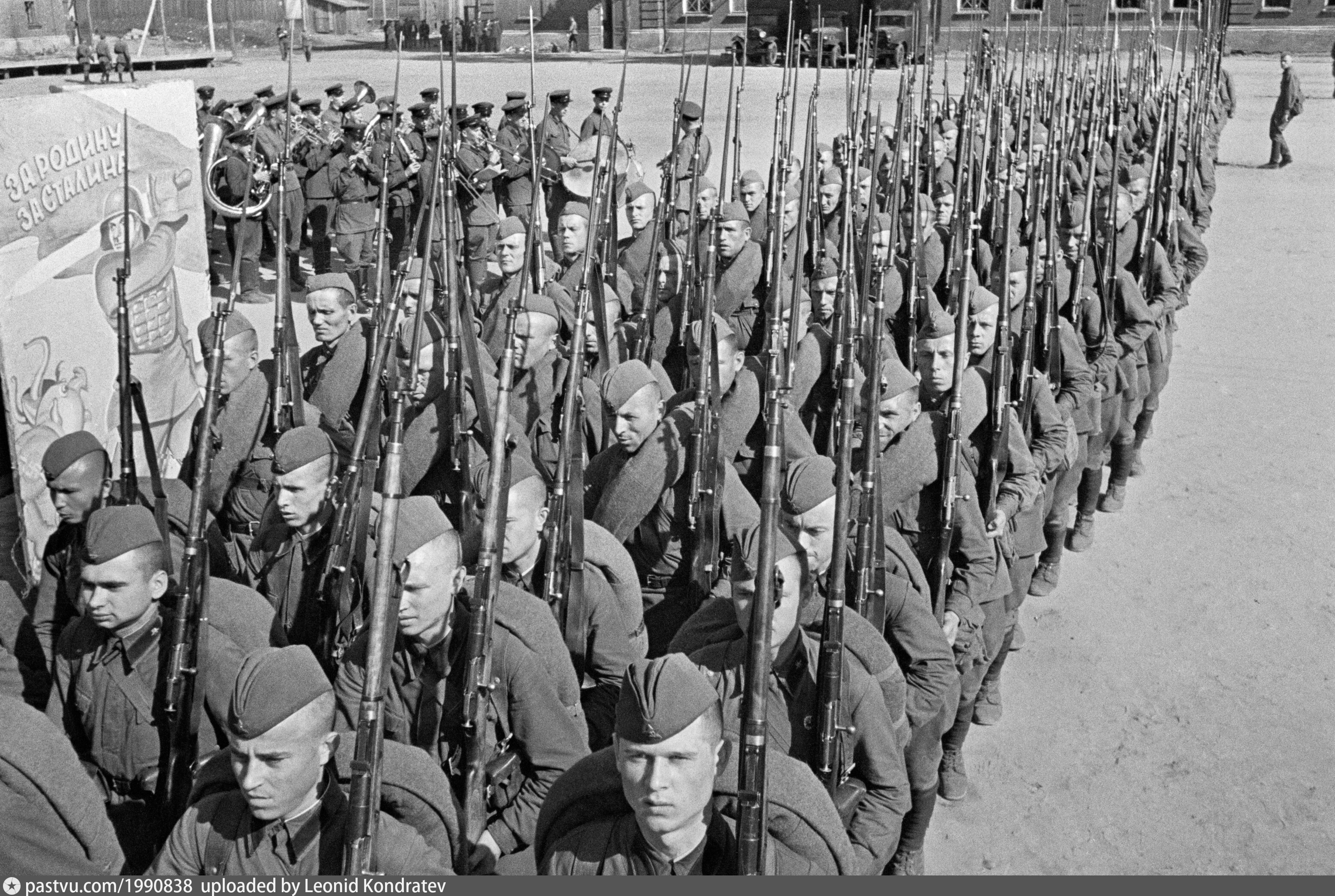 Ркка июнь 1941 г. Советские солдаты уходят на фронт 1941. ВОВ 1941-1945 Строй солдат.