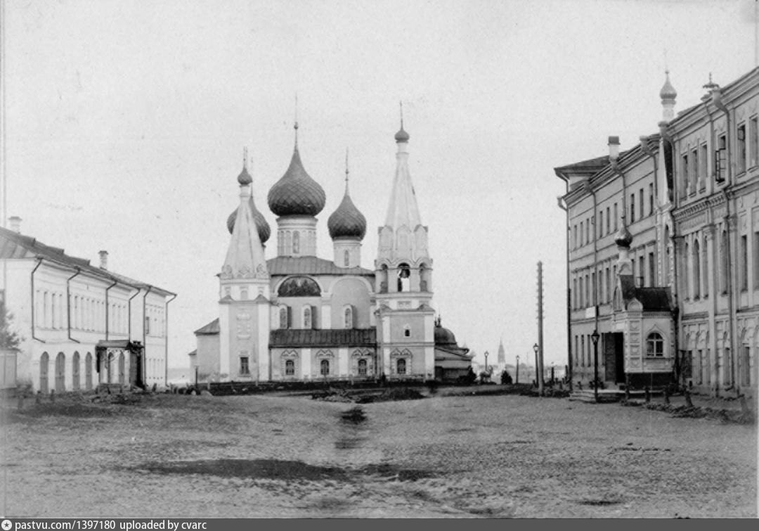 История год назад. 1918 Храм Спаса на городу Ярославль. Спасские казармы Ярославль. Ярославль 100 лет назад. Усадьба и. с. Гендрикова (Спасские казармы) (1775).