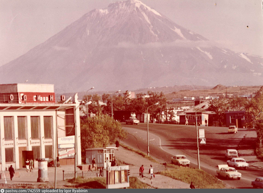 Петропавловск камчатский ул владивостокская. Петропавловск-Камчатский 1970. Камчатка Петропавловск 1970. Петропавловск-Камчатский в 1960 году. Кинотеатр Камчатка Петропавловск-Камчатский.