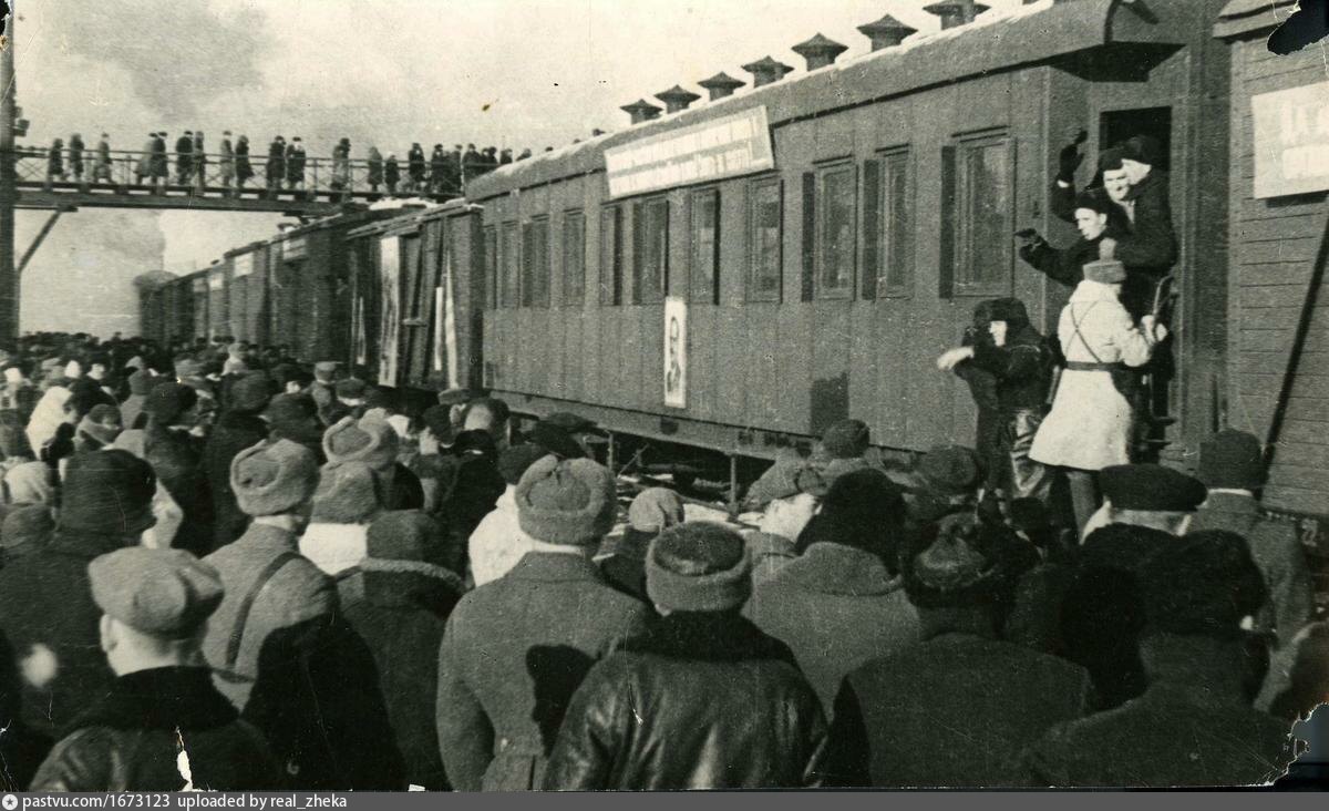 Отправка на фронт. Владивосток в годы Великой Отечественной войны 1941-1945. Поезд на фронт 1941. Великая Отечественная война эшелон. Владивосток в годы Великой Отечественной войны.