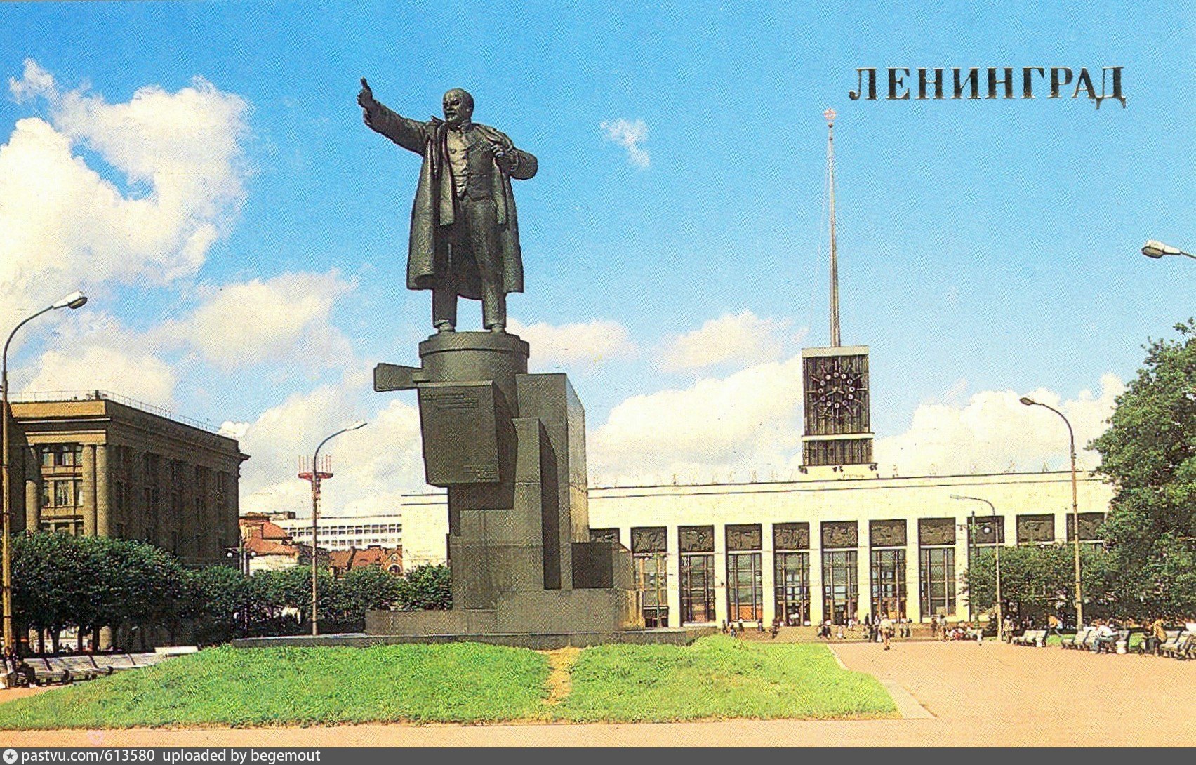 Памятник ленину в ленинграде. Площадь Ленина Финляндский вокзал памятник Ленину. Памятник Ленину в Ленинграде у Финляндского вокзала. Памятник Ленину у Финляндского вокзала. Памятник Ленину у Финляндского вокзала Архитектор.