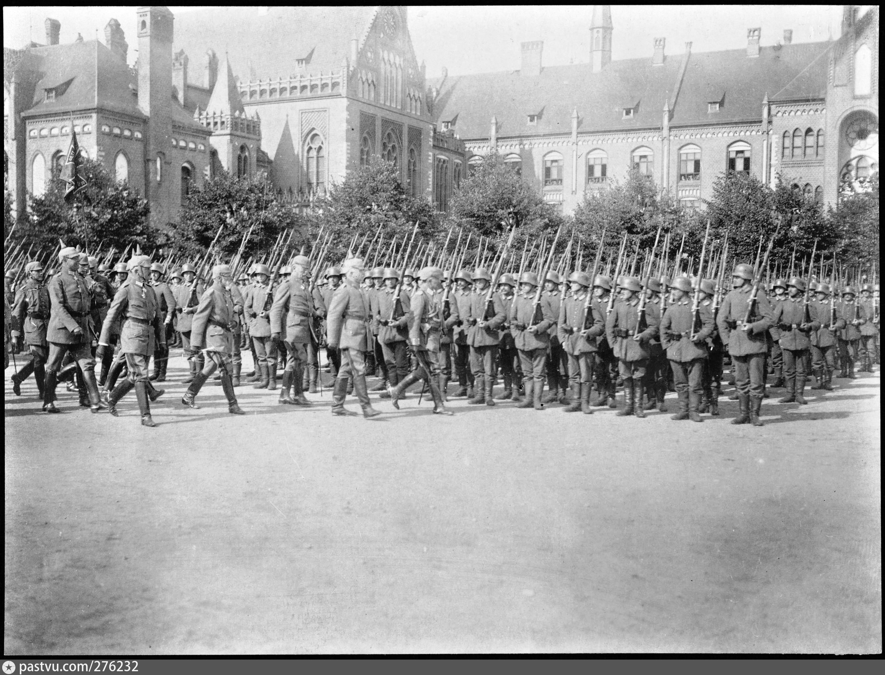 Парад немецких войск. Германские войска в Риге 1917. Германские войска в Риге 1918. Немецкие войска в Риге в 1917. Германские войска в сентябре 1917.