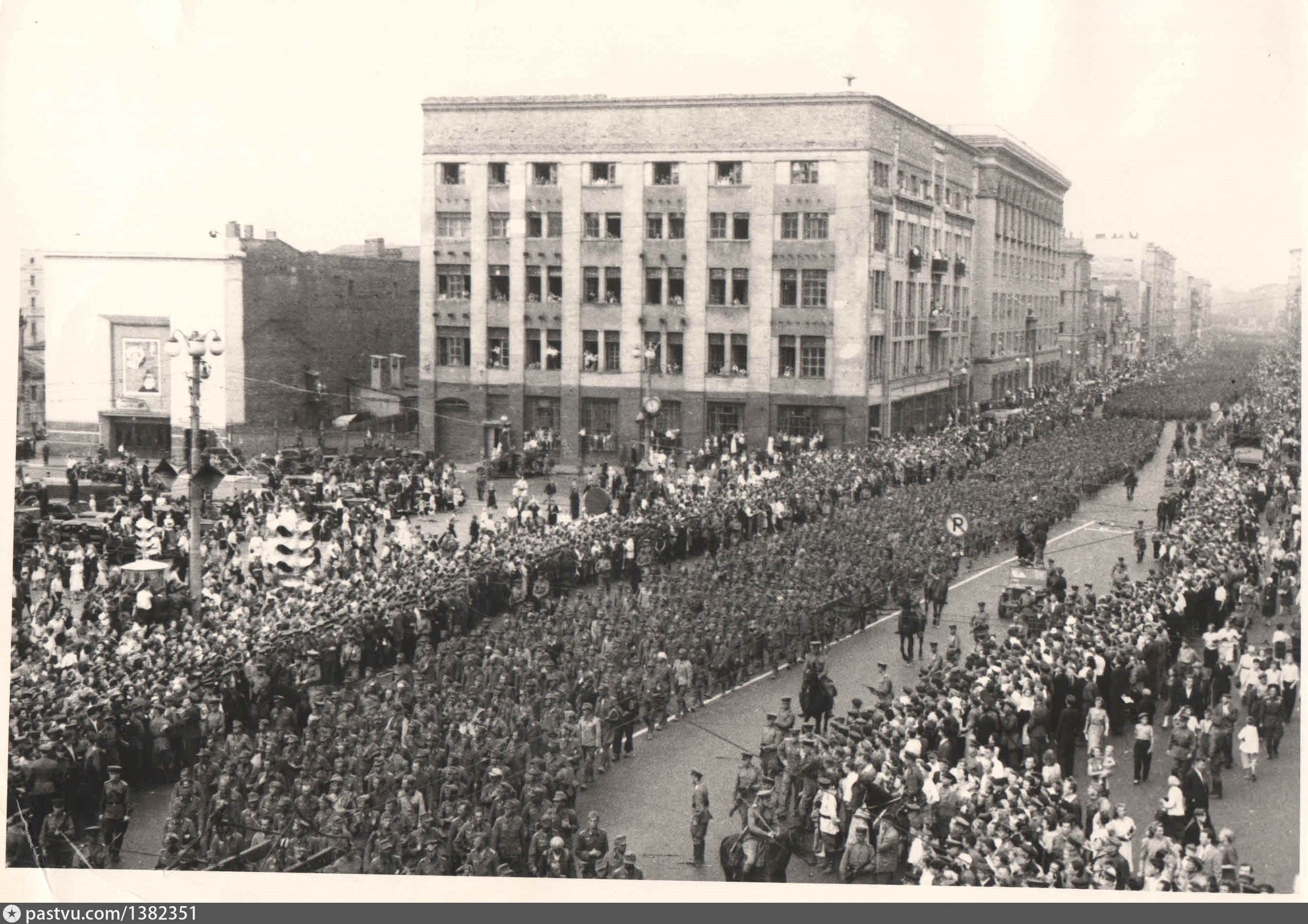 Операция вальс. Пленные немцы в Москве 1944. Парад военнопленных в Москве 1944. Парад побежденных 17 июля 1944 года. Марш военнопленных в Москве 1944.