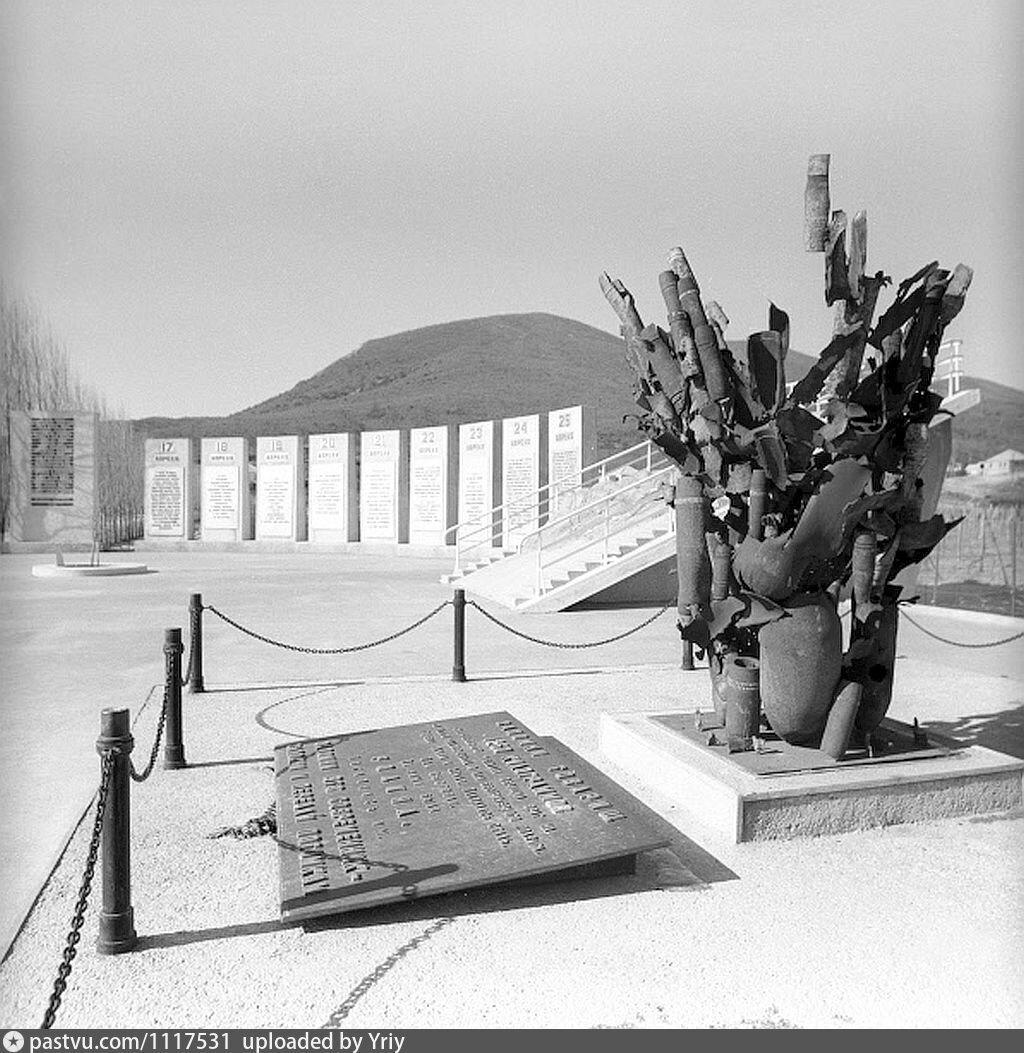 Займитесь поисками утраченных фрагментов монумента. Мемориал малая земля. Долина ардрави монументы. Как нарисовать мемориал малая земля.