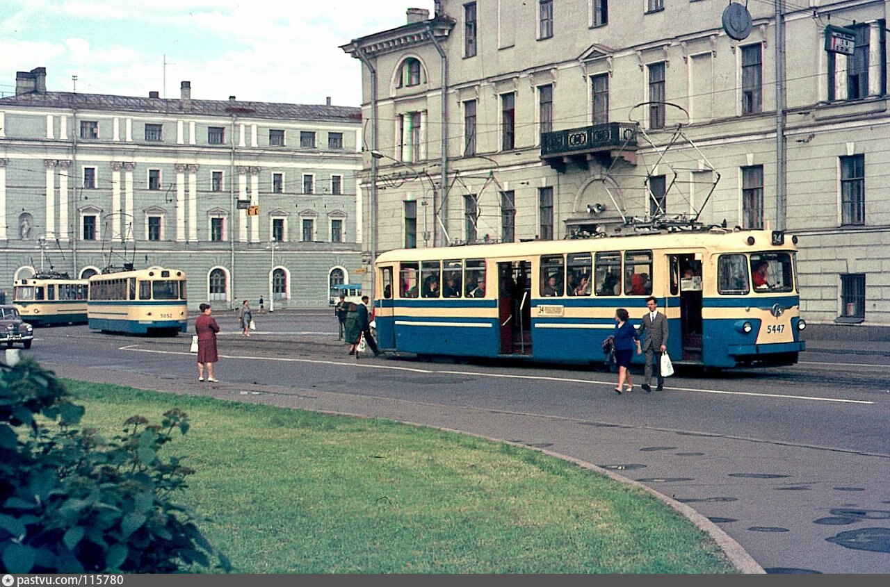 Спб 60. Трамваи Санкт-Петербурга лм-57. Трамвай Ленинград 1970. Лм-57 Ленинград. Трамвай СПБ лм 57.