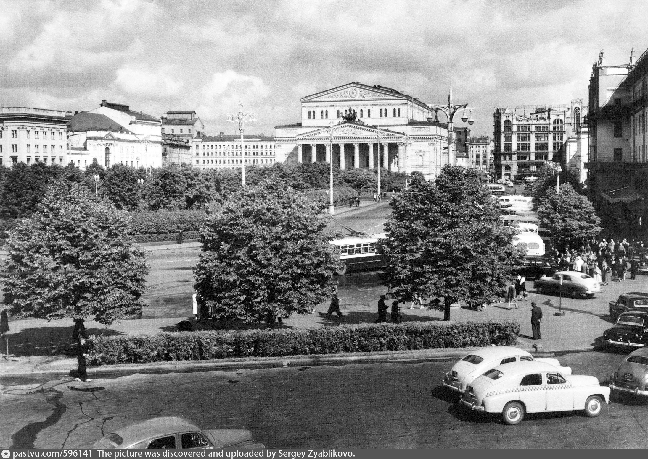 Фотография 1960. Москва Наум Грановский 30-е. Площадь Свердлова Магнитогорск. Площадь Свердлова и большой теарт. Москва Наума Грановского 80-е.