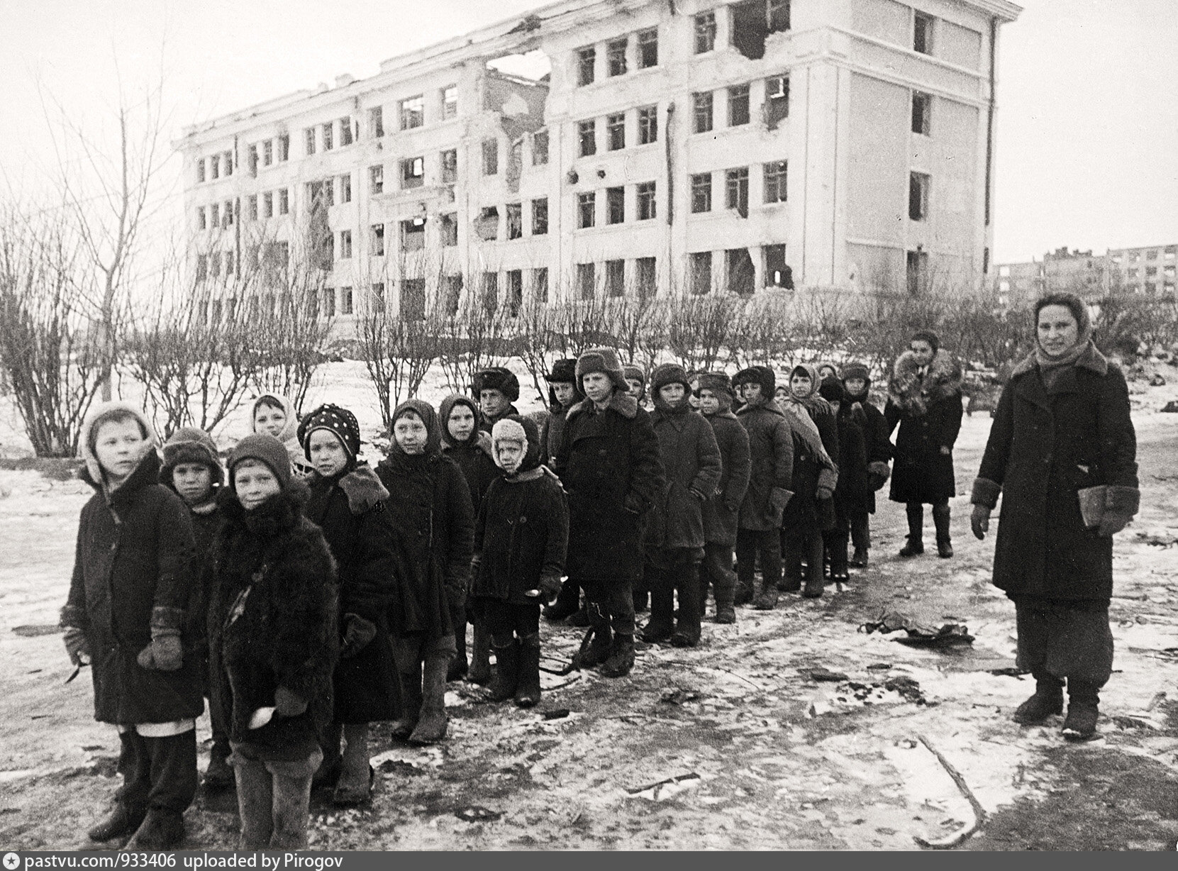 Лепехин юрий. Блокада ленинграда дети в школе. Герои труда сталинграда. Учителя сталинграда. Учителя сталинграда.