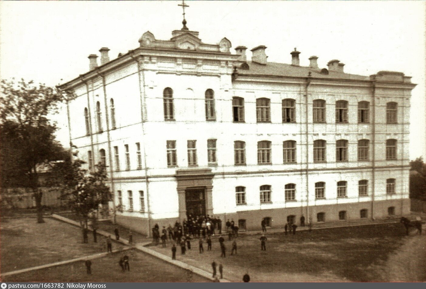 Училище фотография. Духовное училище Тихвин. Тихвин духовное училище роддом.