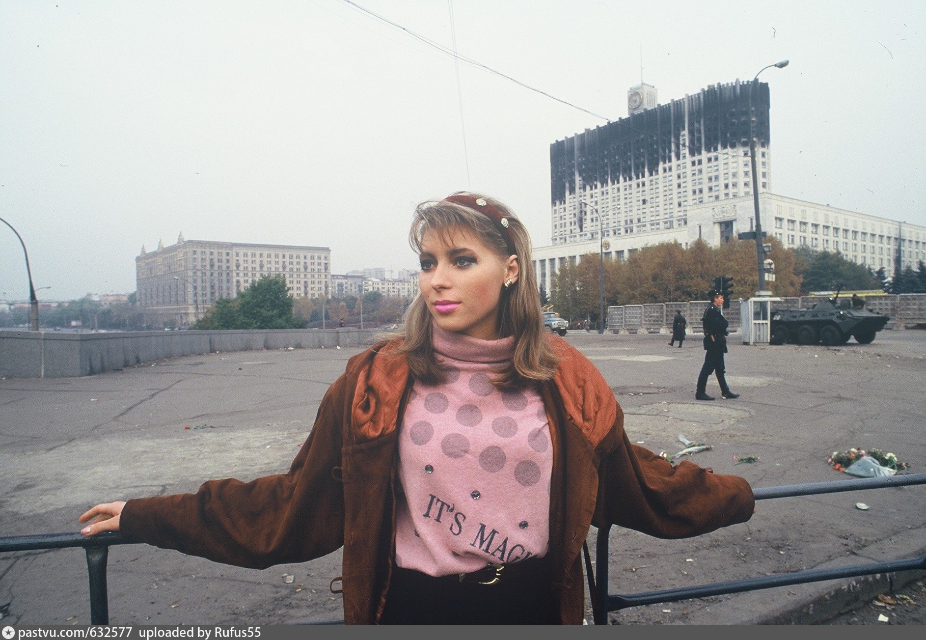 Популярное 90 х. Москва лихие 90-е. Москва в 90=е молодежь. Девушки из 90-х. Москва 90-х.