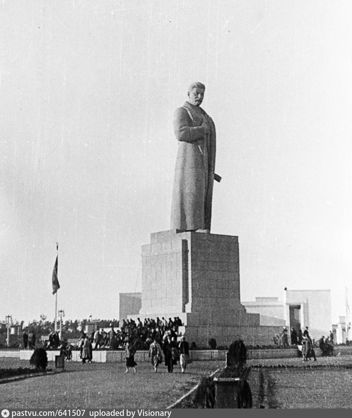 памятник сталину на поклонной горе в ленинграде