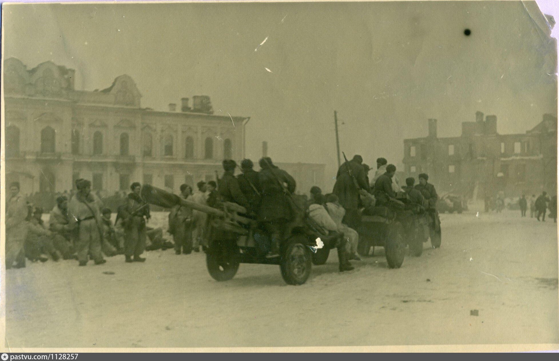 Операция оккупация. Освобожденный Новгород 1944. Освобождение Новгорода 20 января 1944 года. Освобождение Великого Новгорода от немецко-фашистских захватчиков. Новгородско-Лужская операция 1944.