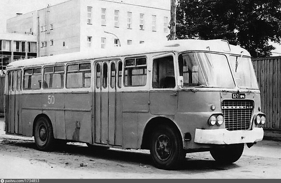 Автобусы прошлых лет. Икарус 620. Автобус городской Икарус-180. Автобусы Икарус в СССР. Ikarus 620 в СССР.