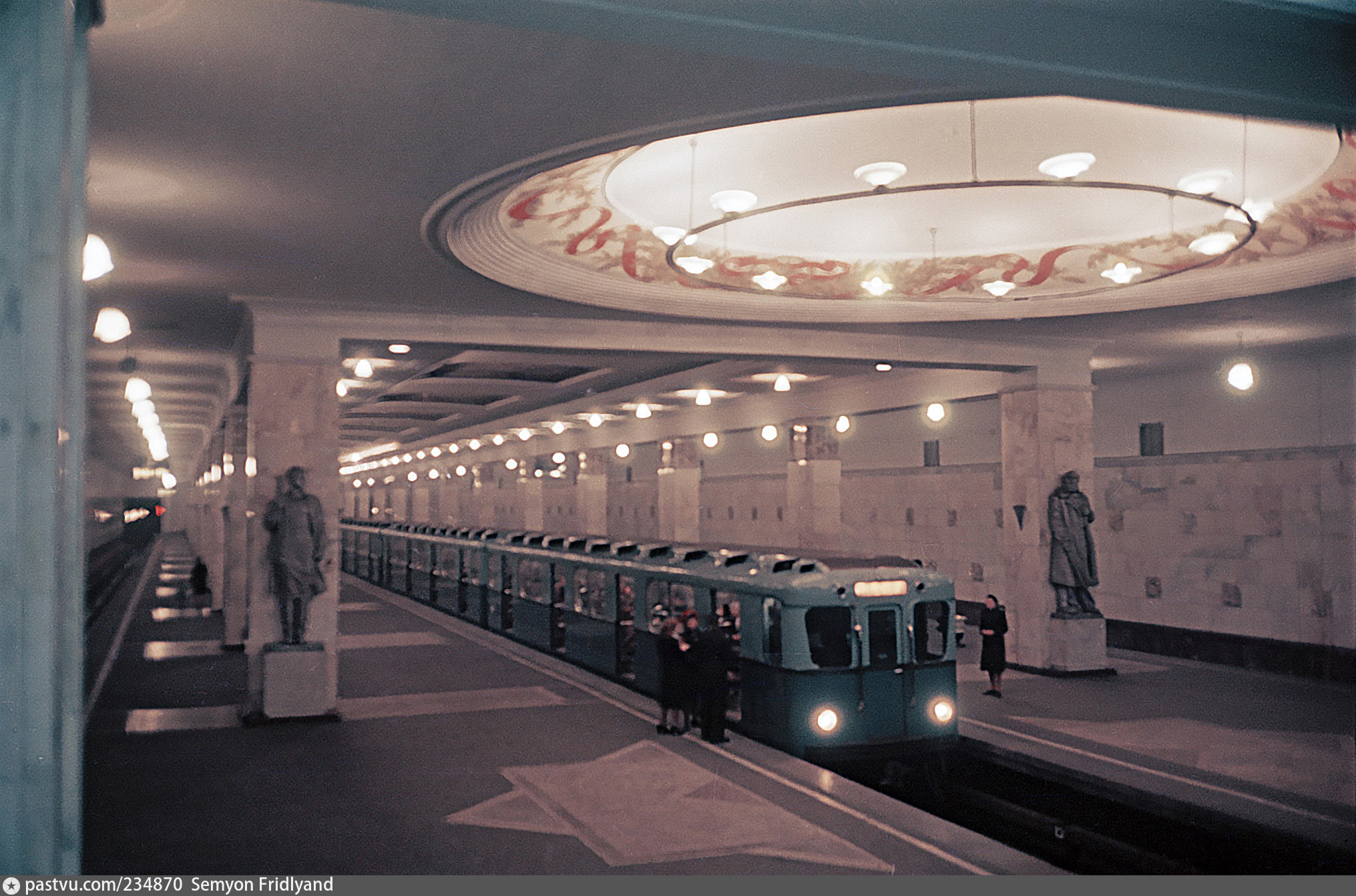 Станция метро «Измайловский парк культуры и отдыха имени Сталина»