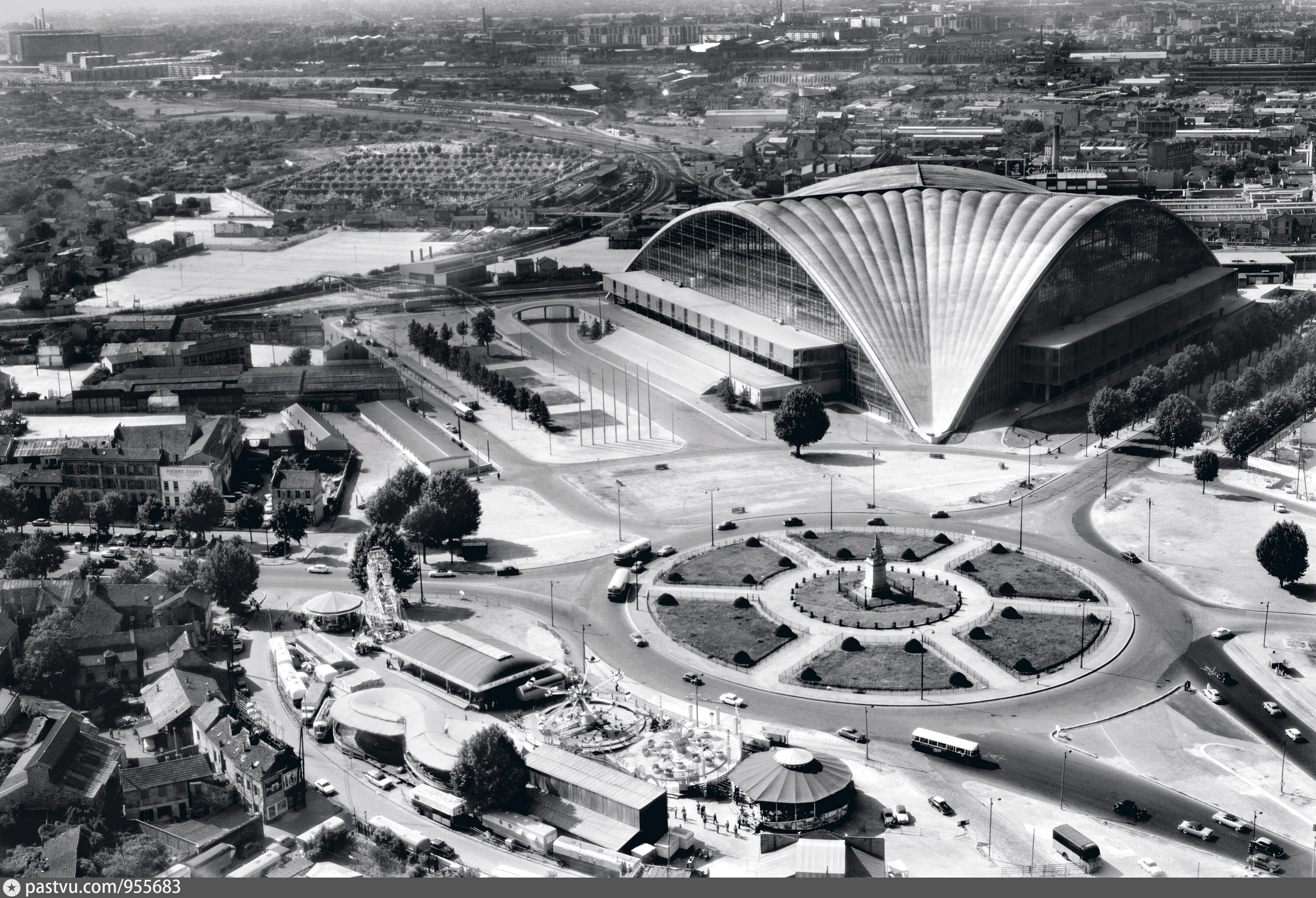 Б ж де. CNIT Париж. Выставочный центр Париж 1960. Национальный центр промышленности и техники в Париже. Дефанс в Париже 1950.