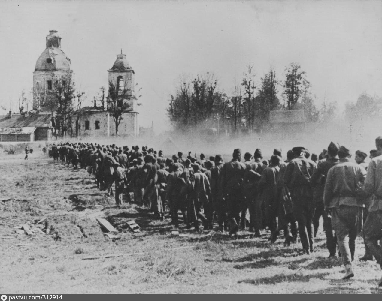 Оккупация 1941 1945. Псков в годы войны. Псков в годы войны 1941-1945. Село Спасс Волоколамский район 1941. Церковь и ВОВ 1941-1945.