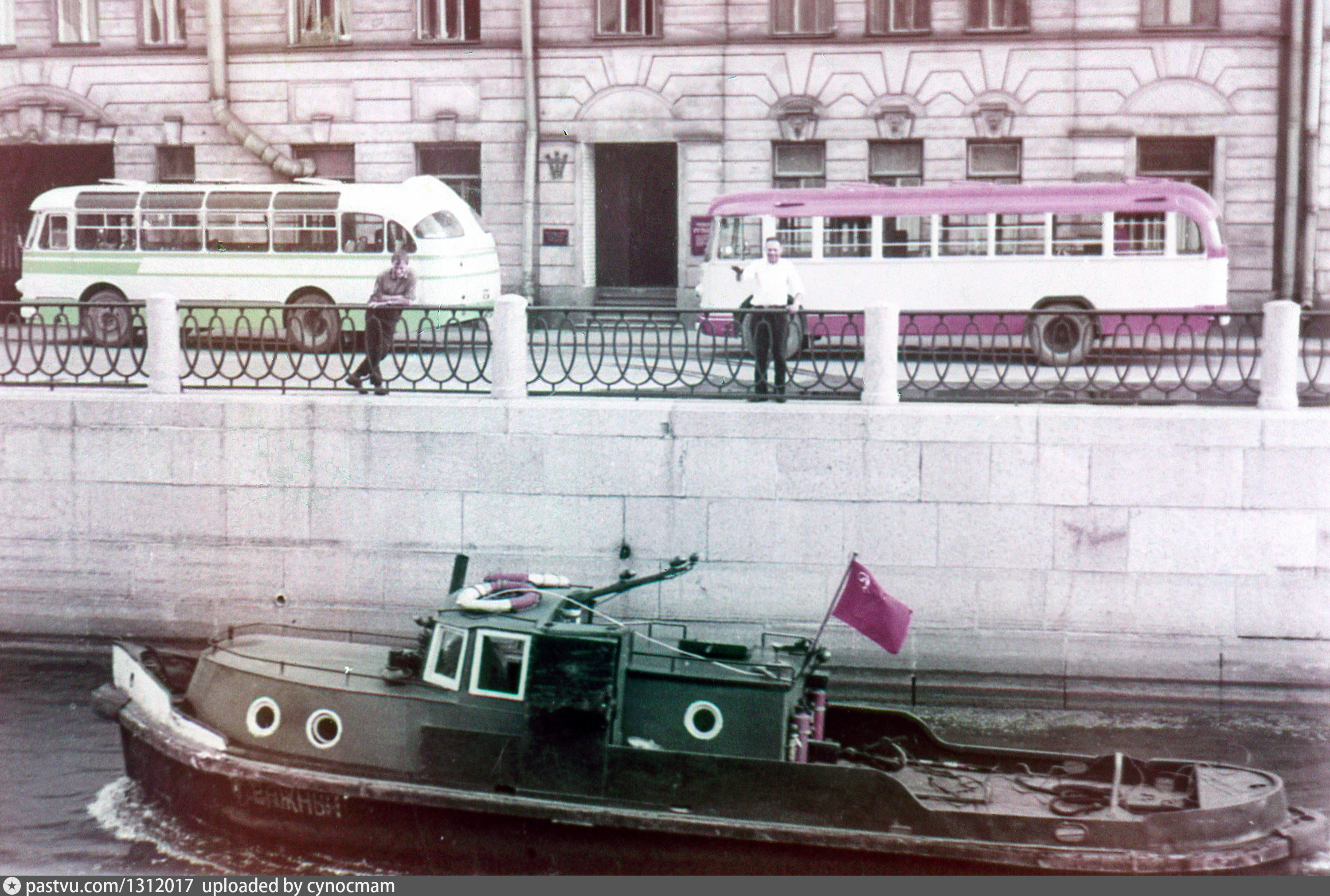 Теплоходом (отважный ). Буксир смелый Владивосток 1975 г.. Корабль отважный август 1974. Набережная реки Карповки СССР. Набережная карповки 5ак