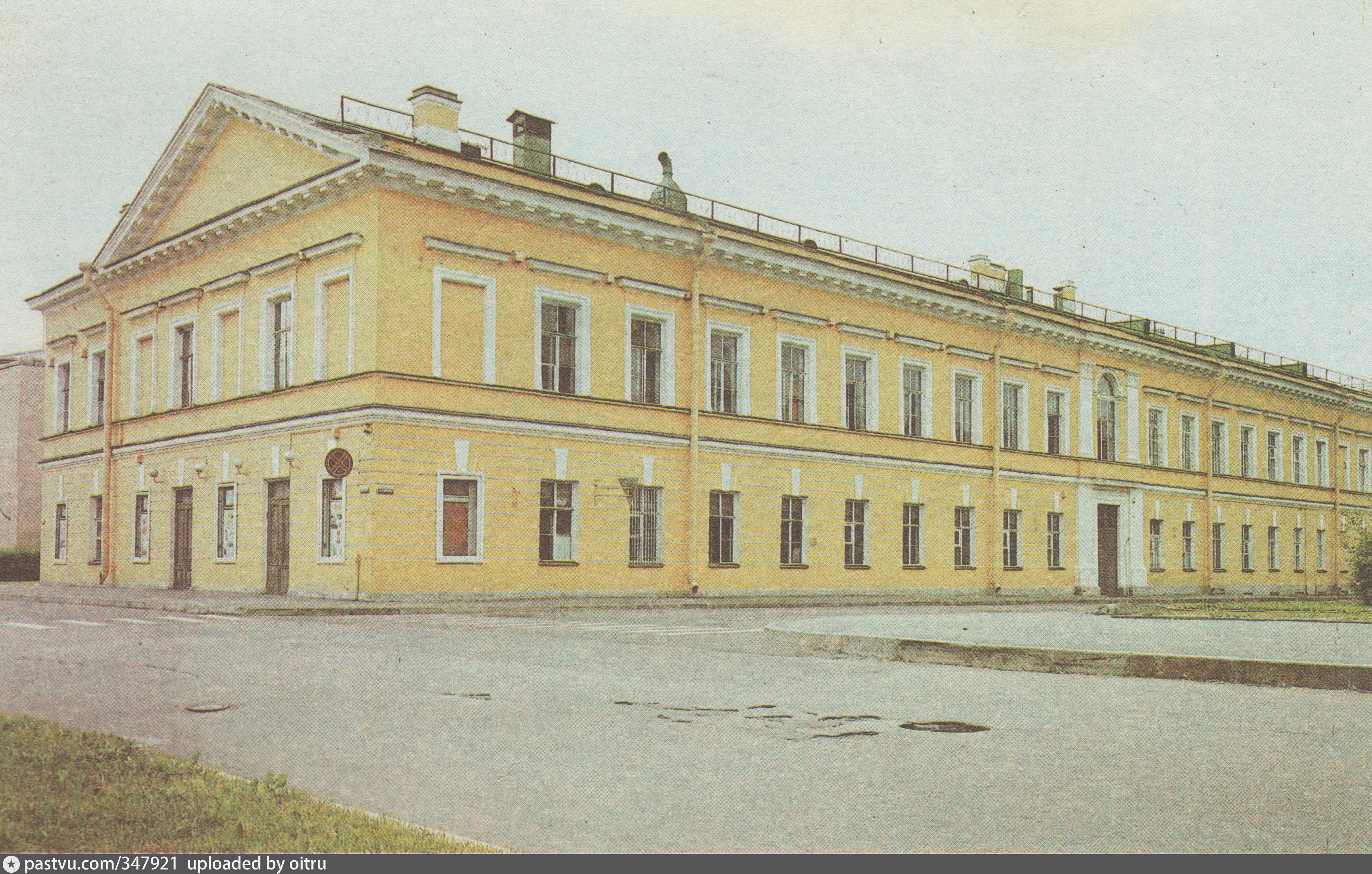 Мо кронштадт. Администрация Кронштадта. Кронштадт администрация здание. Администрация Кронштадтского района. Дом Миниха в Кронштадте.