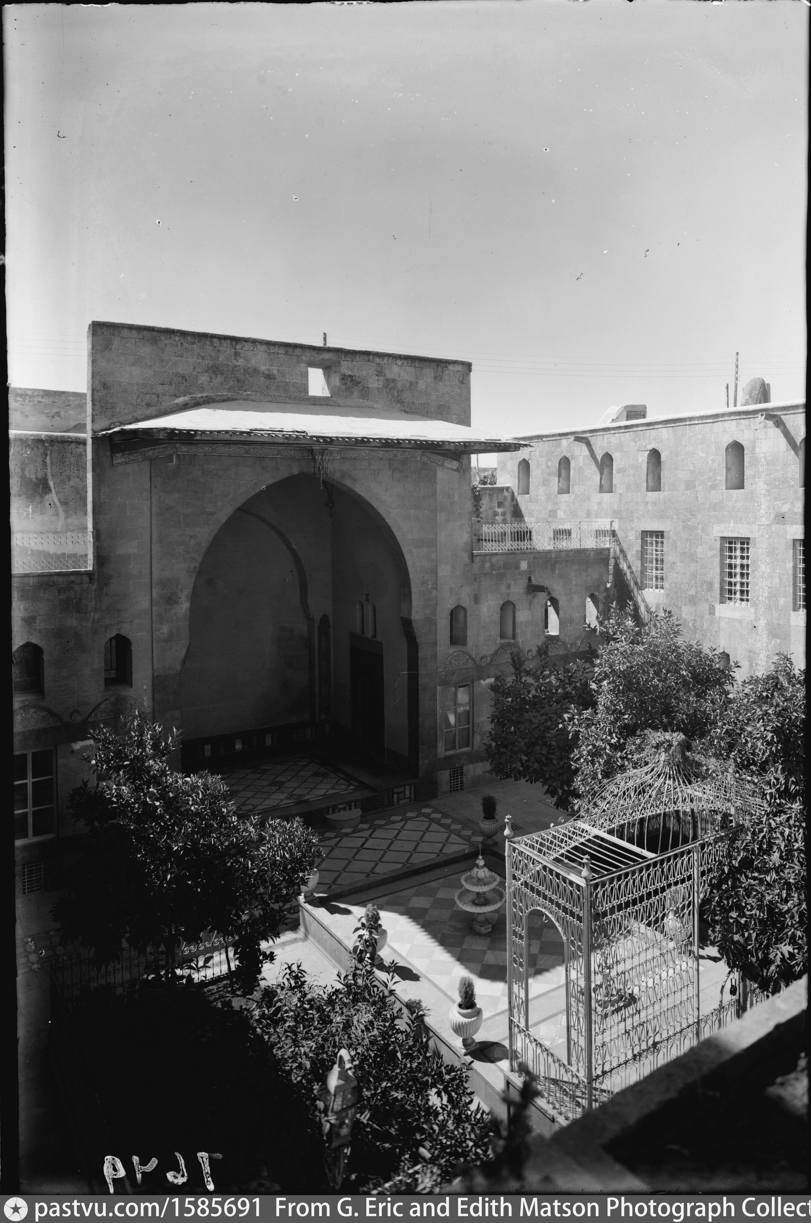 aleppo-a-typical-courtyard