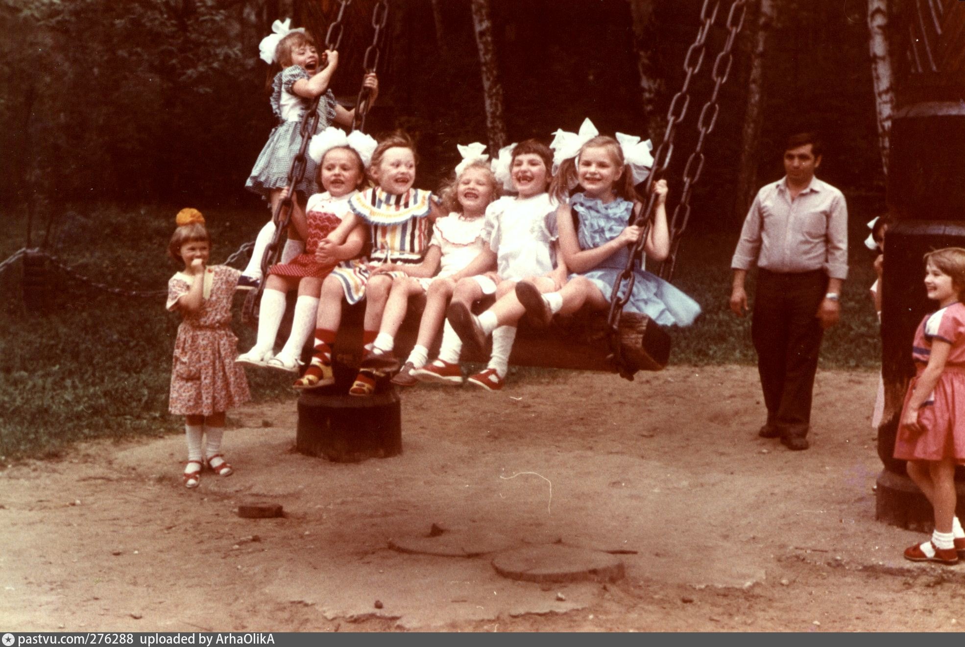 Большая детвора. Счастливые советские дети. Советское детство во дворе. Счастливое советское детство. Дети во дворе.