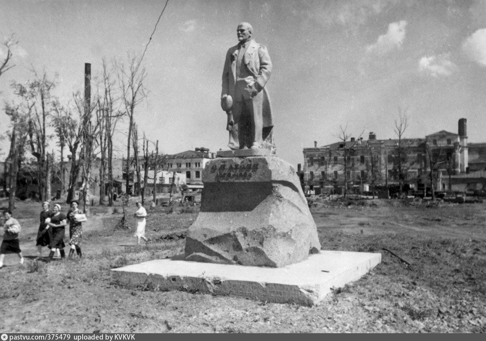 Колпина обухова. Памятник Ленину в Колпино. Колпино до войны. Старое Колпино. Колпино, ул. Урицкого, городской сад. Вид на памятник в. и. Ленину.