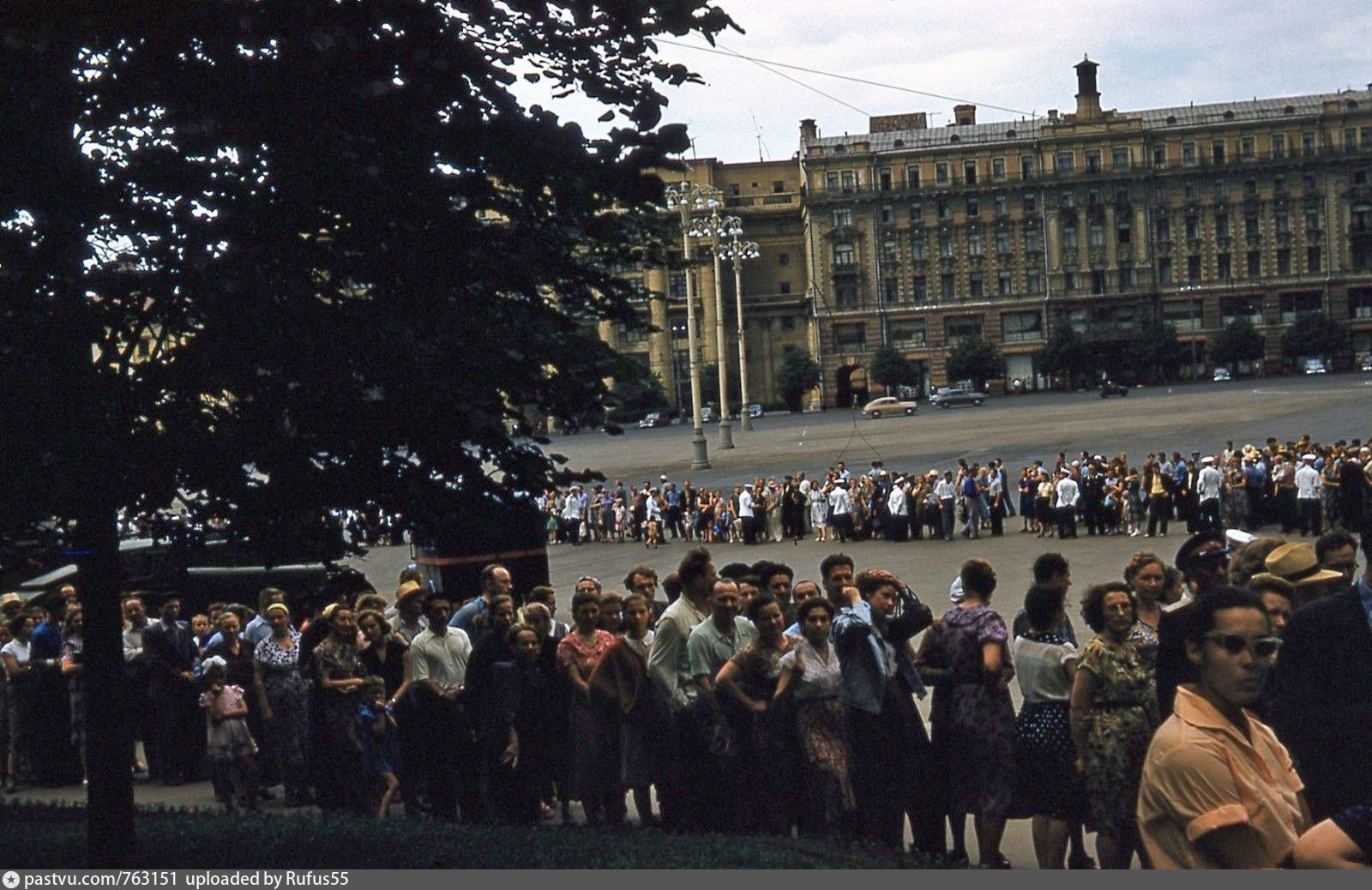 Конец 50. Ленинград 1958. Очередь в мавзолей в Москве 1990 год. Очередь в мавзолей в СССР. 1987 Год очередь в мавзолей.