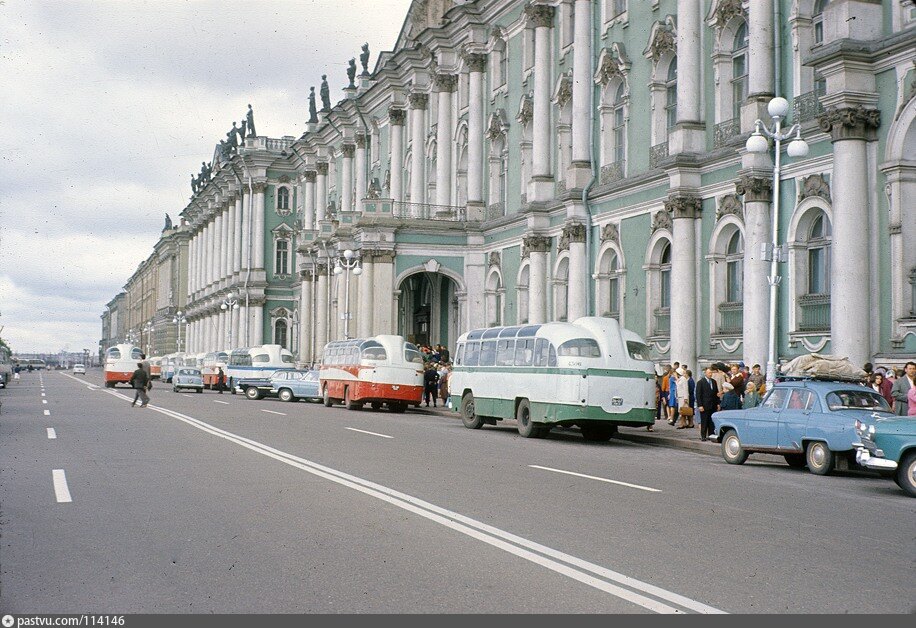 Ссср спб. Ленинград город 1960. Санкт-Петербург в 60-е годы. Санкт Петербург 70е. Ленинград 50е Дворцовая набережная.