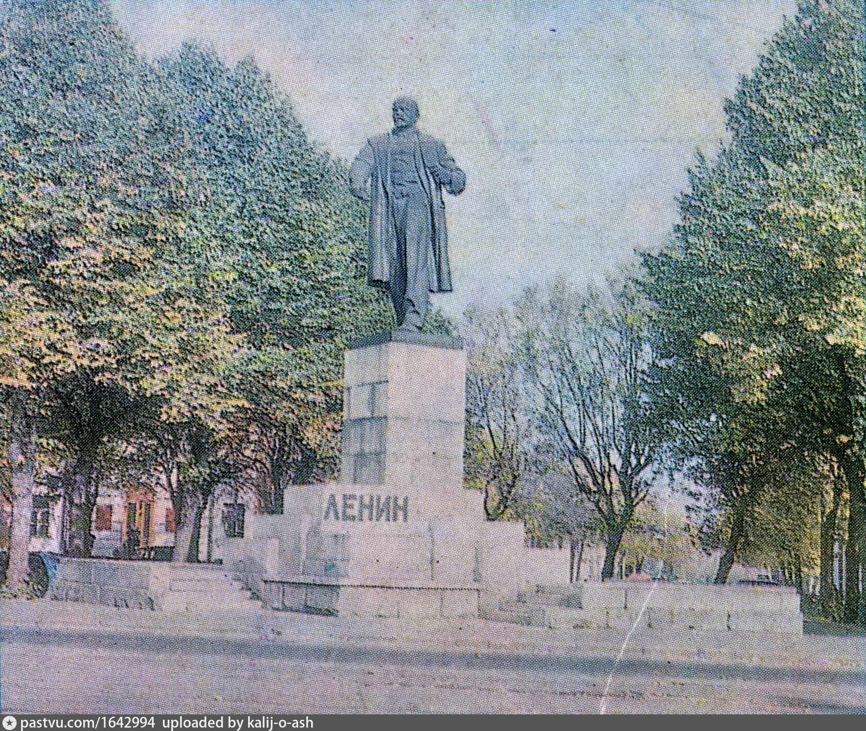 памятник ленину в ханое