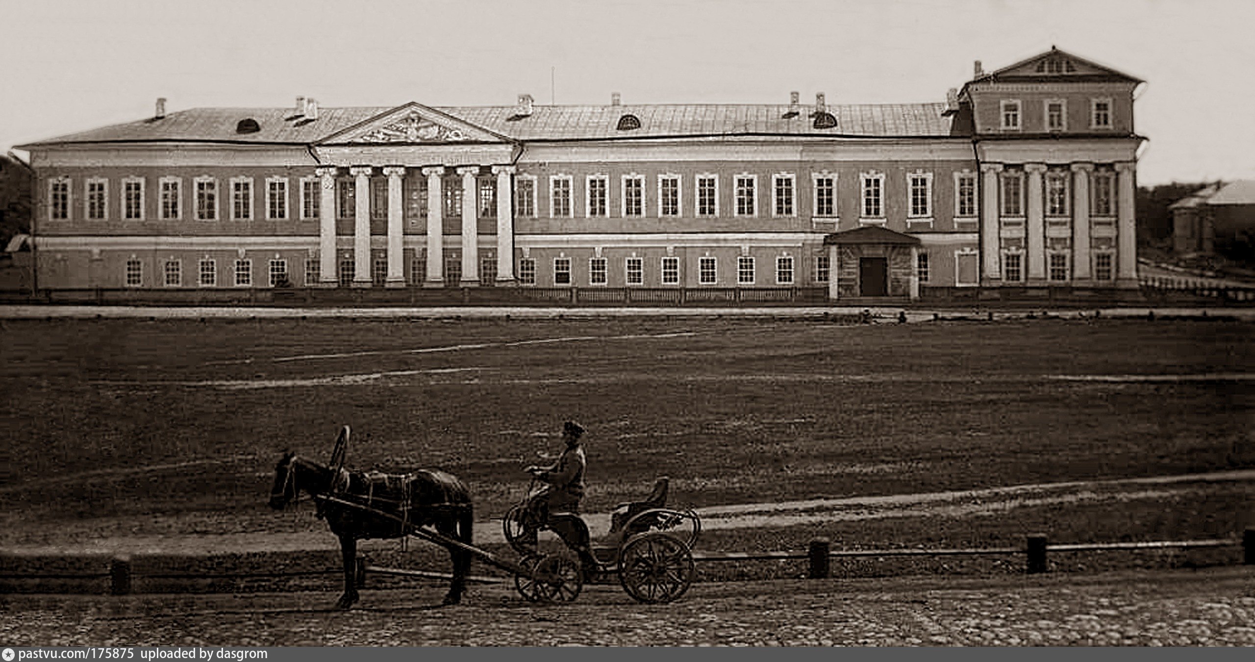 Фото 19 18. Мужские гимназии 19 века в России. Мужская гимназия в Вологде. Мужская гимназия 19 века. Гимназии 19 века в России.