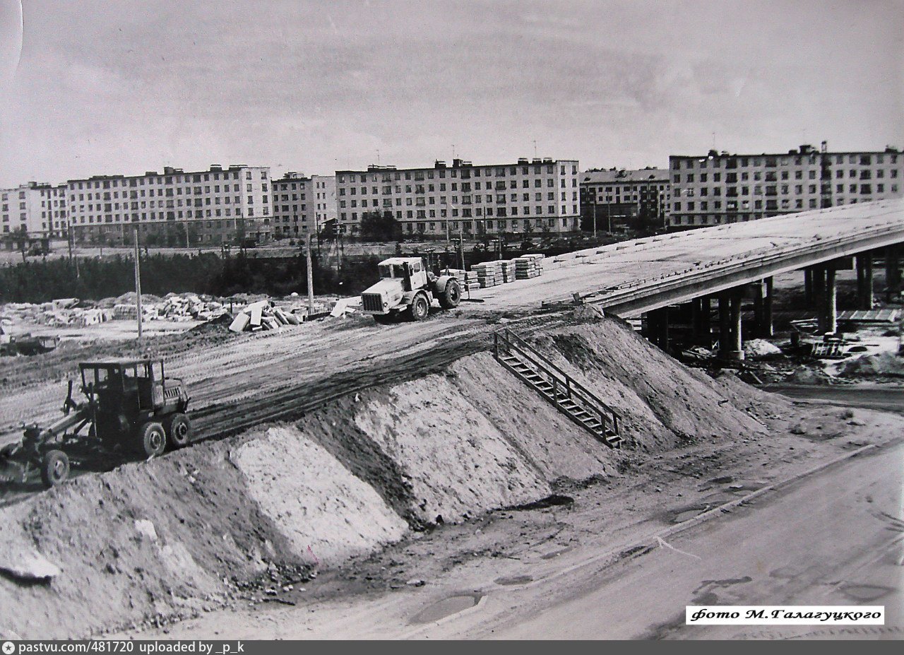 В 1974 году началось строительство. Старая Сегежская дорога. Сегежа строительство старой части города. Старое фото микрорайона Текстильщик города Калининграда. Открытие Раменского путепровода 1974 год старые фото.