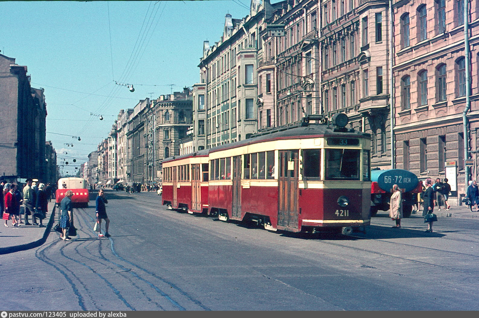 Санкт петербург 70. Трамвай Ленинград 1970. Ленинград 80-х Васильевский остров. Трамвайный проспект Ленинград в 1970. Ленинград 1970 год.