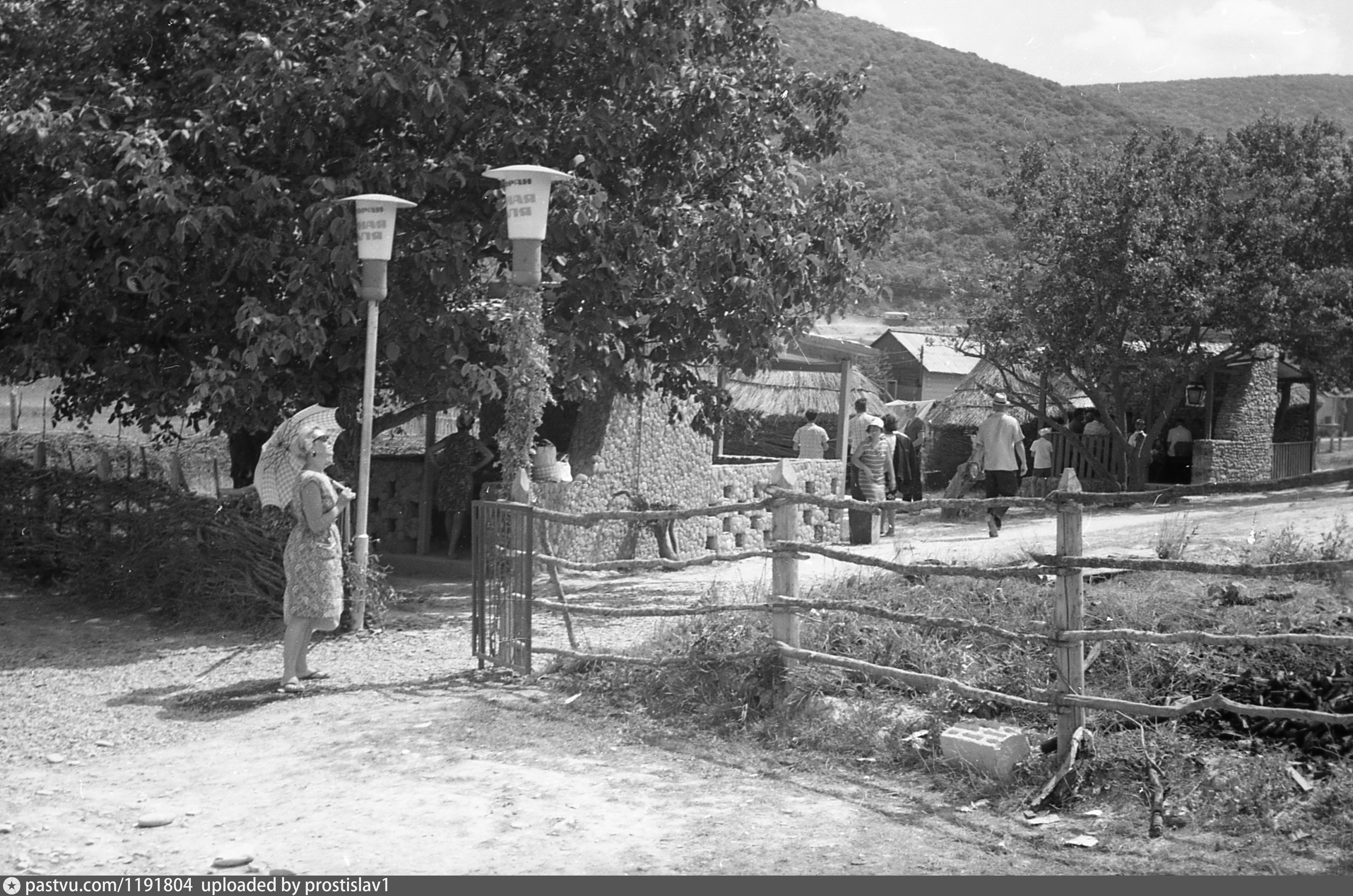 Сакля избербаш. Горская сакля. Ресторан сакля. Сакля в Алупке Левитан.