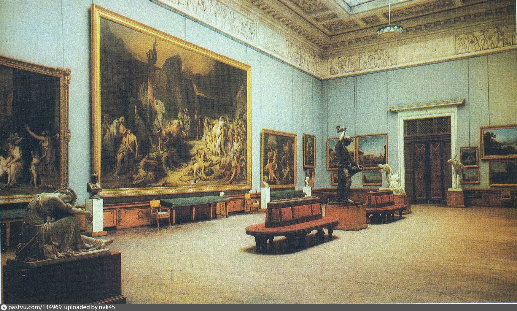 залы музеев