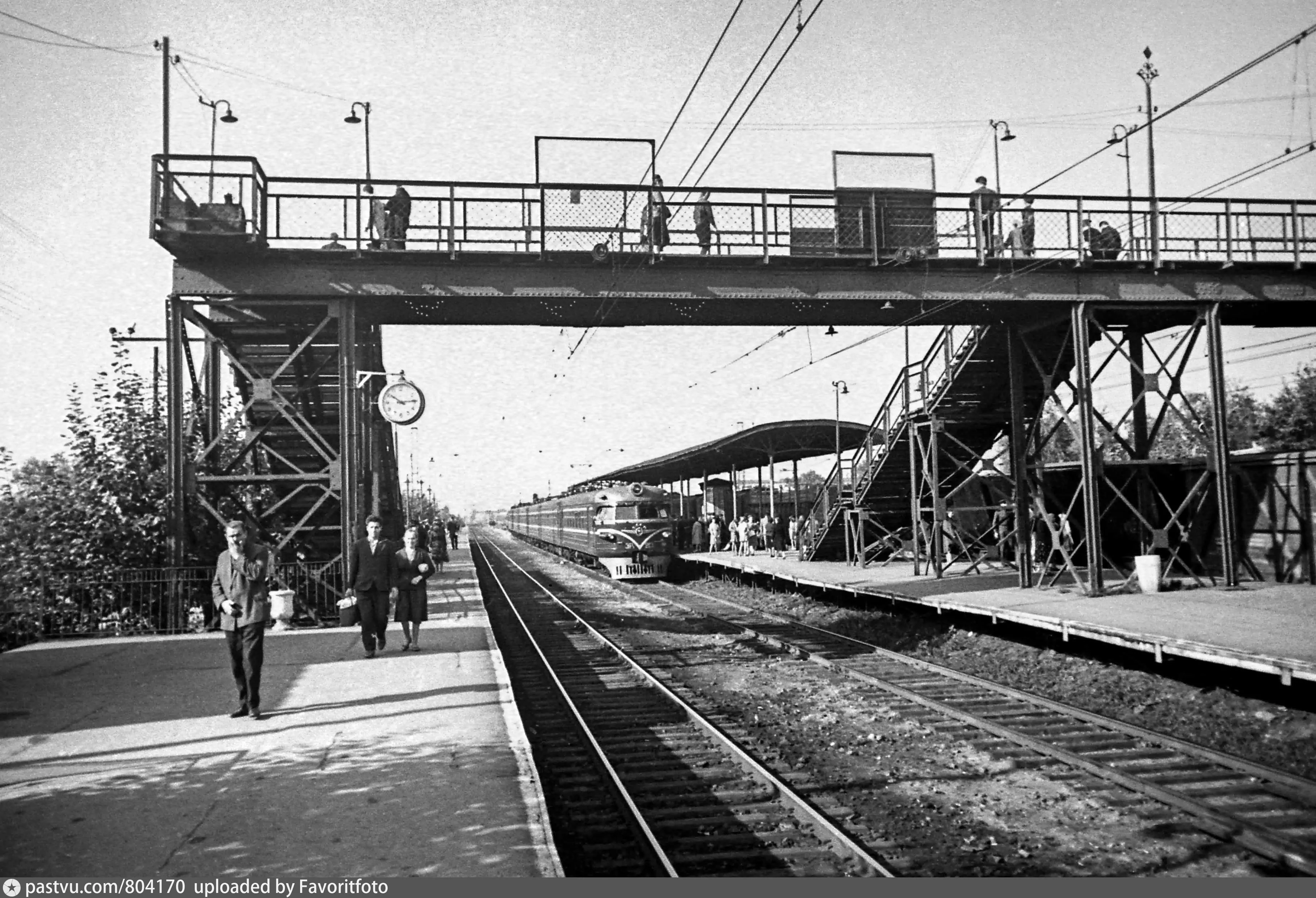 Железная дорога старый город. Станция Балашиха в 20 веке. Реутов станция 1988. Щербинка станция 1895. Станция Химки 1960.