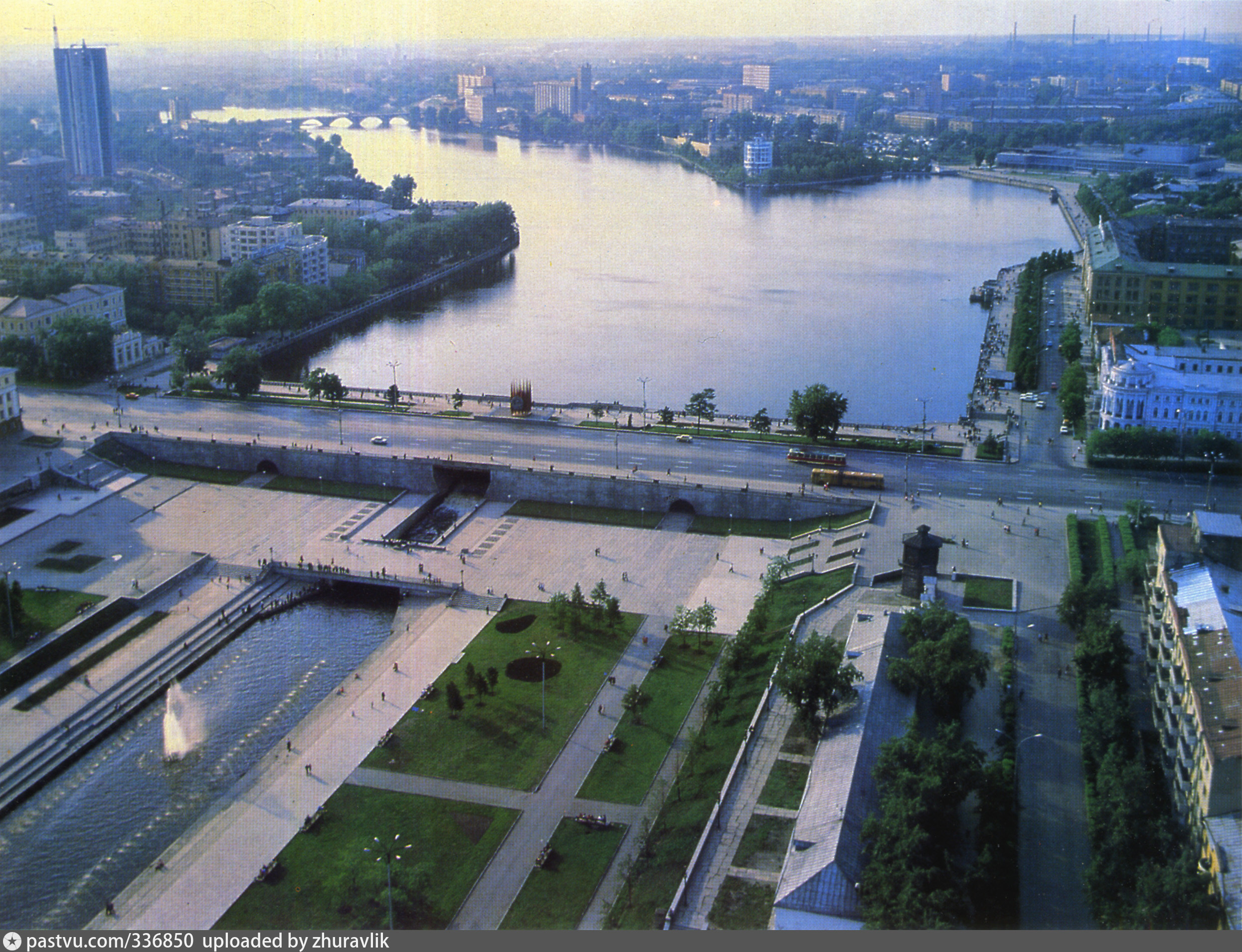 Где есть екатеринбург. Плотинка Екатеринбург. Река Исеть Плотинка. Плотина городского пруда на реке Исеть Екатеринбург. Плотинка Екатеринбург плотина.