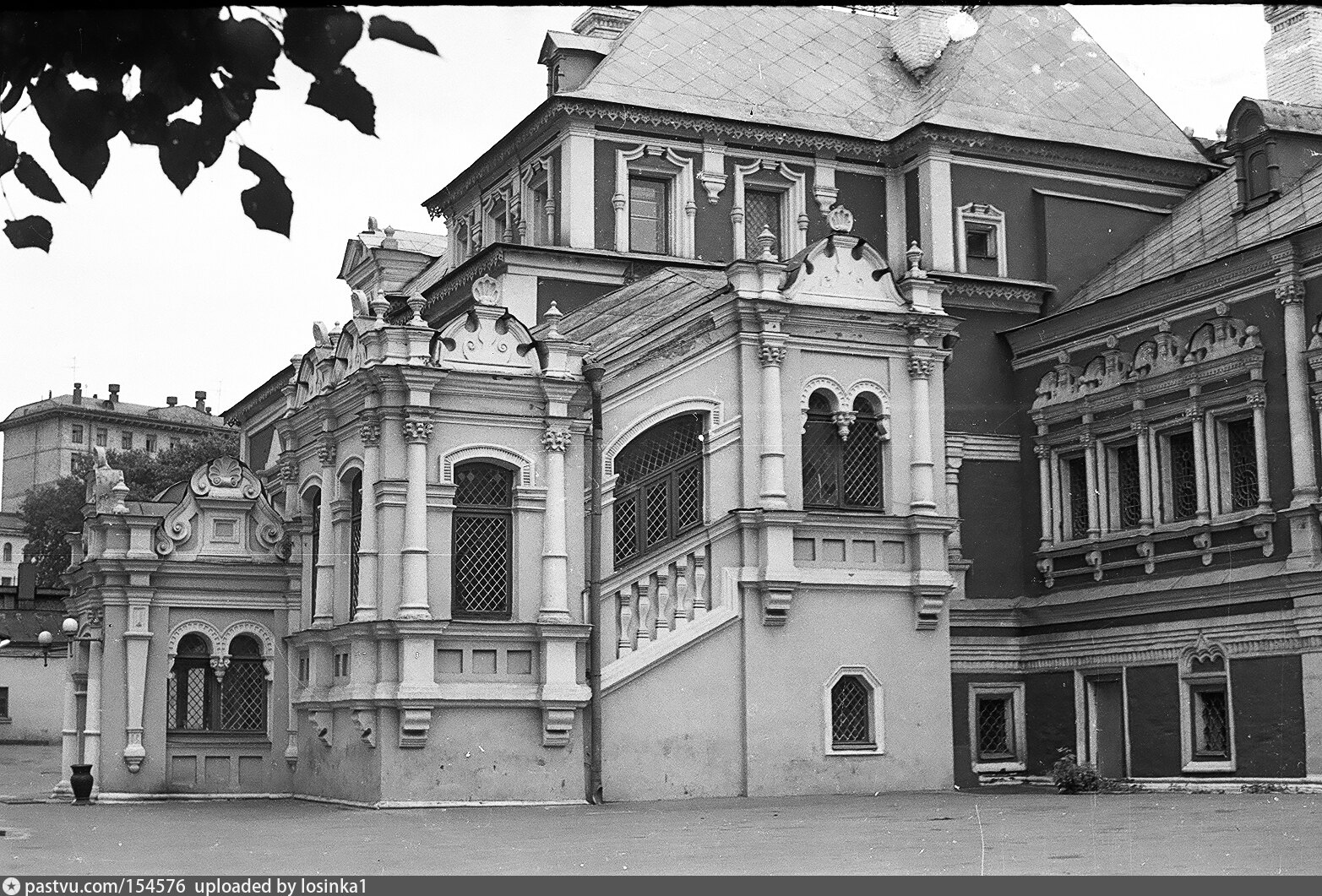 Харитоньевский переулок. Большой Харитоньевский переулок 21. Большой Харитоньевский переулок Москва. Большой Харитоньевский дом 21. Харитоньевский переулок Ларинский дом.