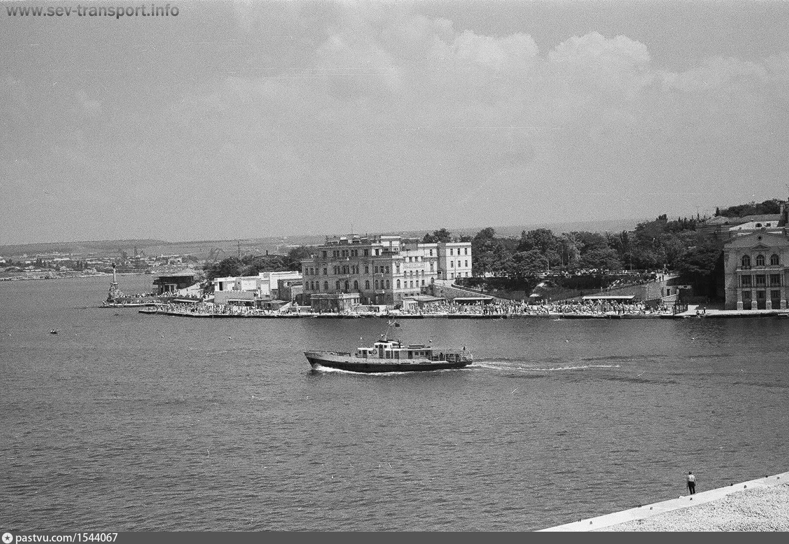 Лодка тамань. Фото Севастополь Северная ретро. Севастополь 1970 года фото Черноморец. Речное судно. Лодка Тамань Щелкино.