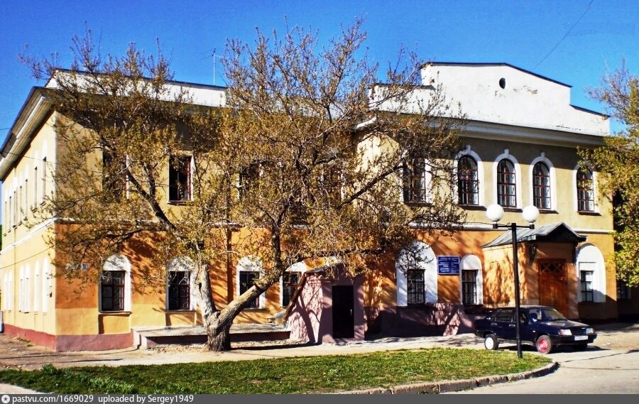 Чху чебоксары здание. Музей города чебоксары, чебоксары. Чебоксарское художественное училище здание. Дом купца зелейщикова чебоксары. Дом купца кадомцева чебоксары.