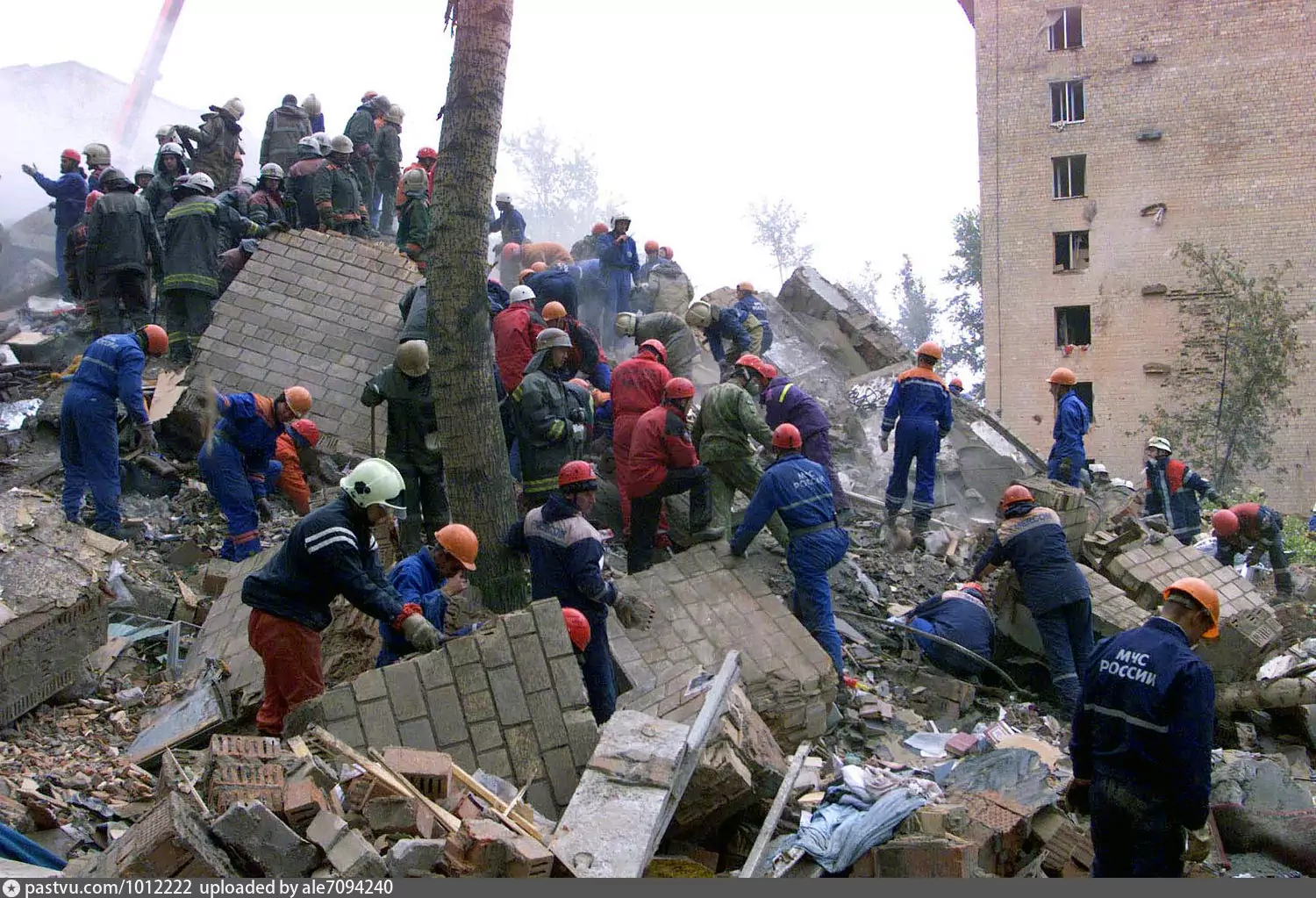 Взрывы жилых домов в москве 1999. Теракт взрыв дома на Каширском шоссе. Теракт на Каширском шоссе сентябрь 1999. Взрыв на Каширском шоссе 1999. 13 Сентября 1999 года Каширское шоссе дом.