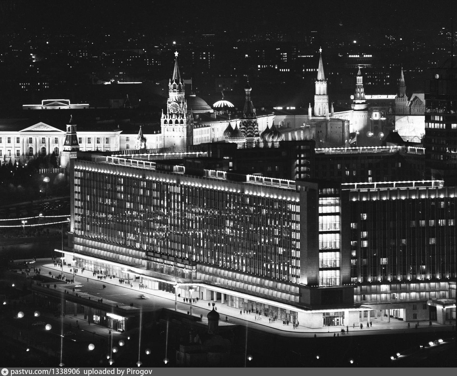 Гостиница Россия в Москве ночью
