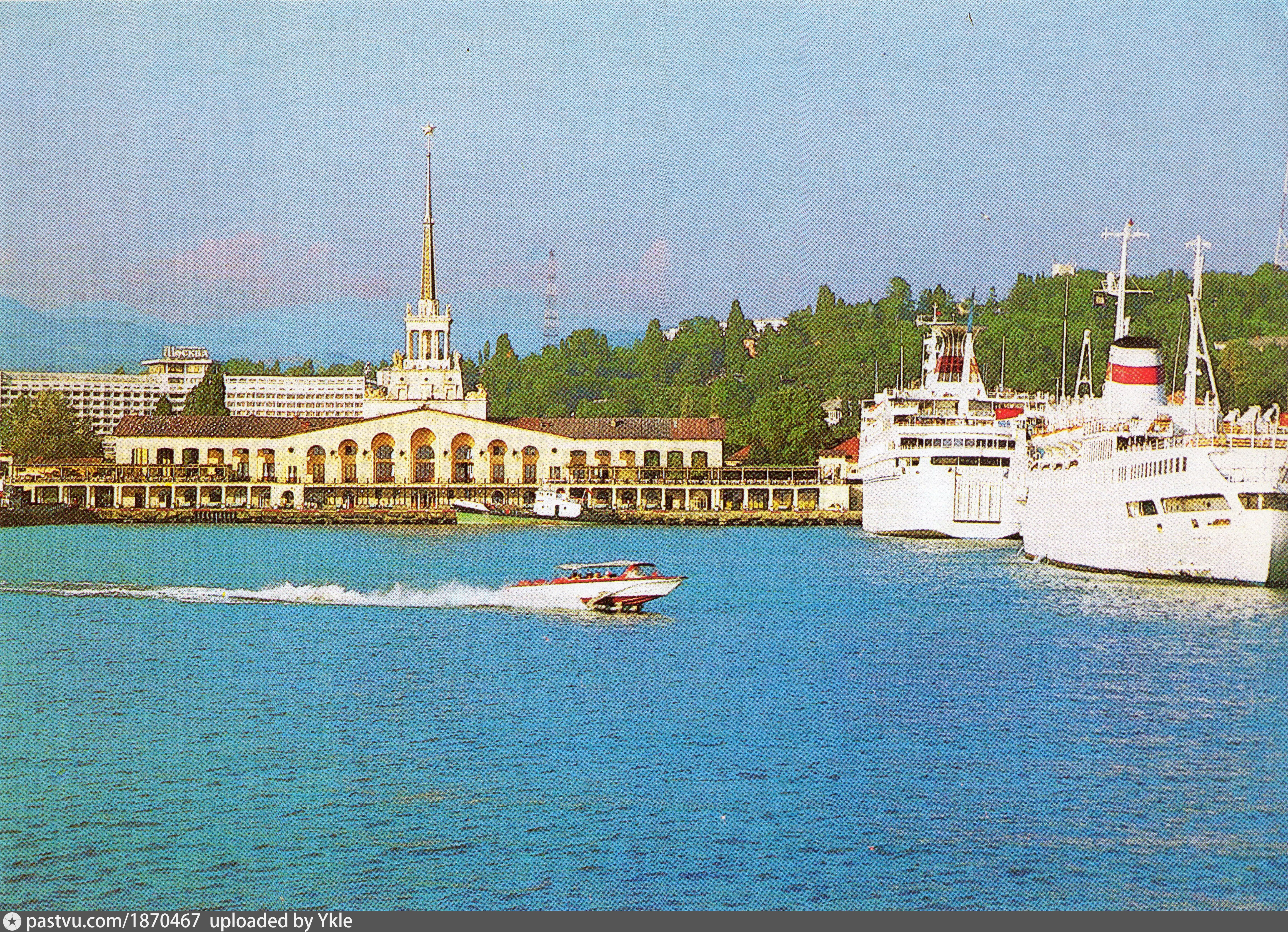 Советское море. Морской вокзал Сочи СССР. Морпорт Сочи СССР. Морской вокзал Сочи 1980. Старый морской порт Сочи.