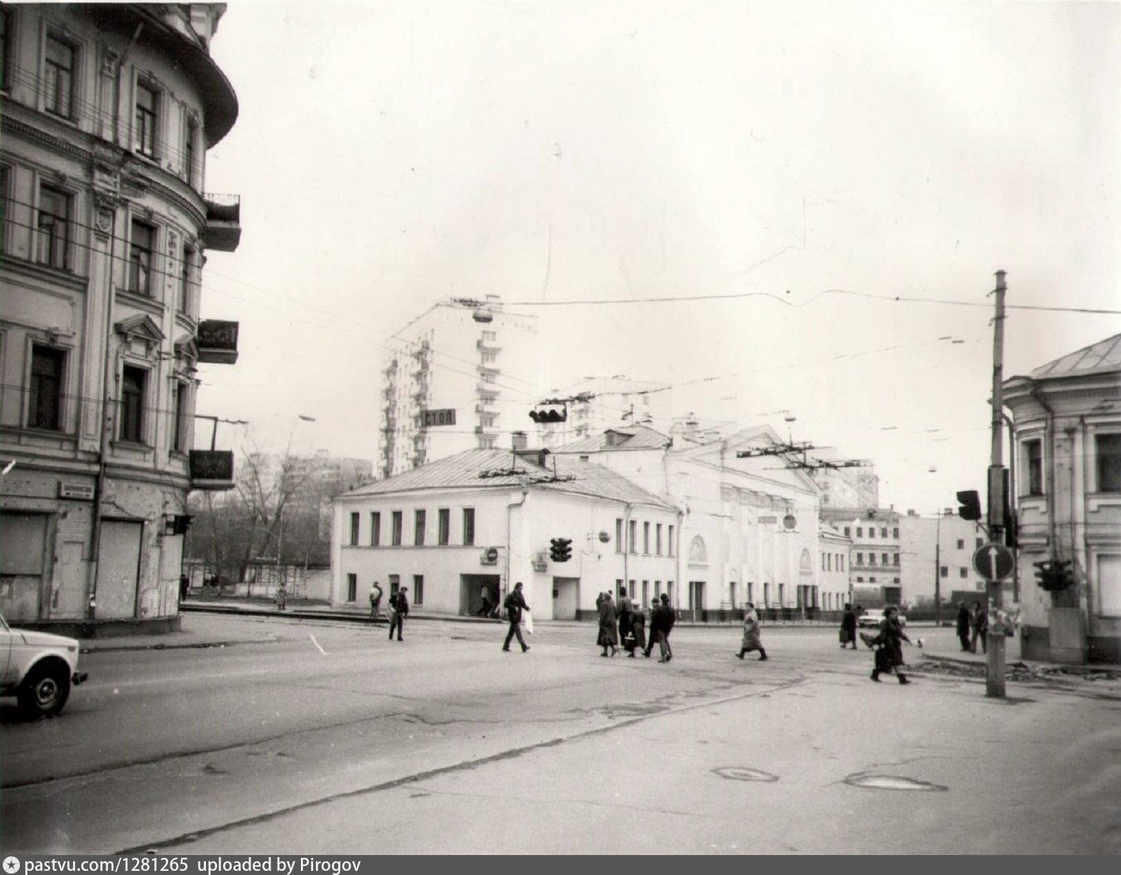 Бакунинская улица москва. Угол Бауманская. Бакунинская ул 2-4 история дома. Улица Бакунинская история.