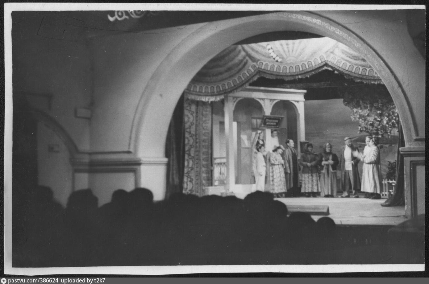 1951 1955. Театр прошлого. Театр в прошлом. Музыкальный театр прошлого. Музыкальный театр прошлое и настоящее.