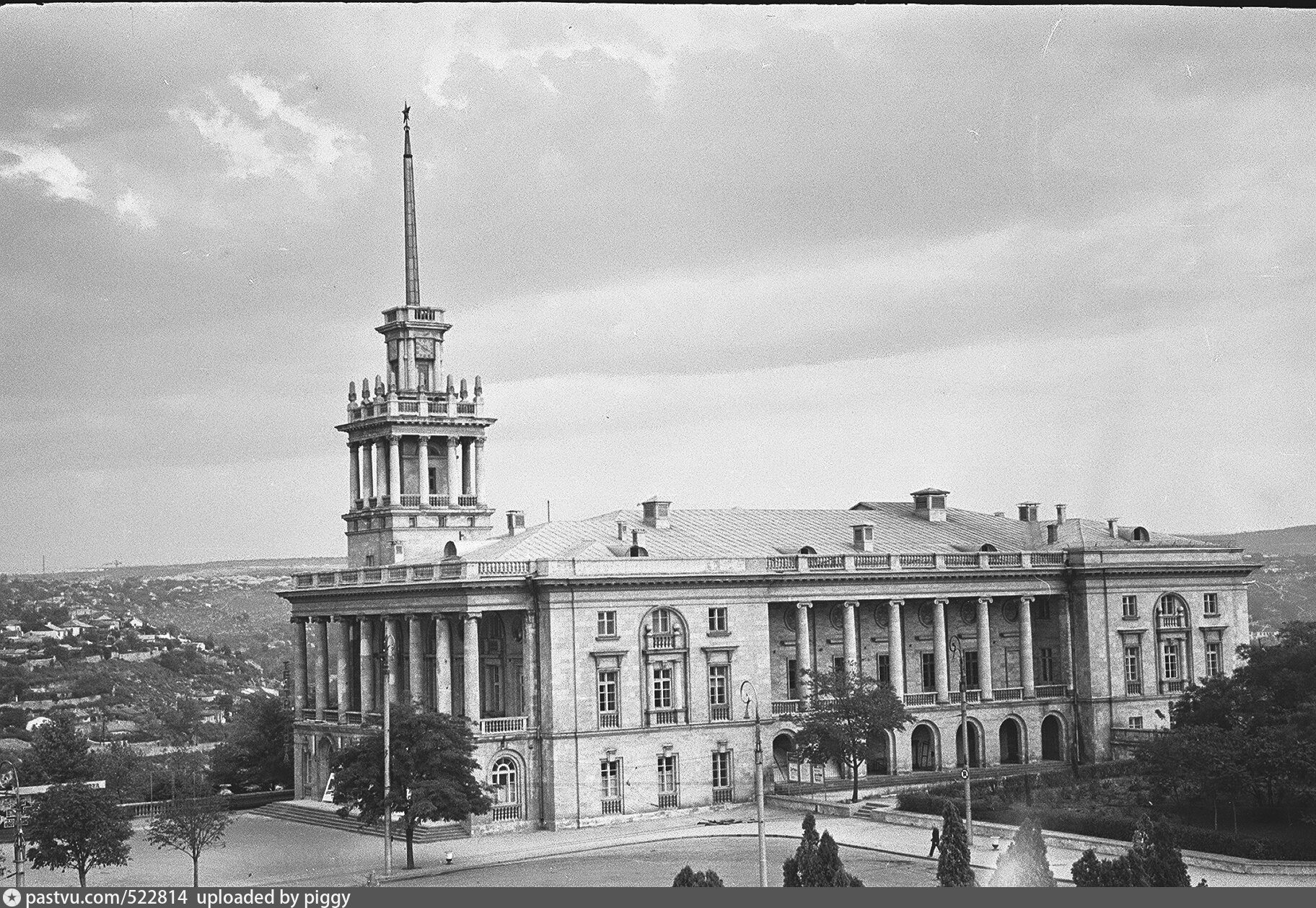 Матросский. Матросский клуб Севастополь. Первый Советский театр Севастополь. Матросский клуб Севастополь фото. Матросский клуб Пинская.