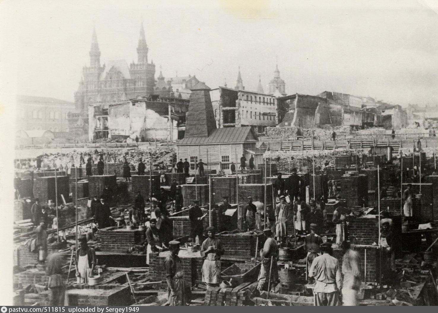 Москва город первых. ГУМ/Верхние торговые ряды в Москве (1890 — 1893). Торговые ряды на красной площади (ГУМ). ГУМ В 19 веке. Торговые ряды на красной площади в 18 веке.